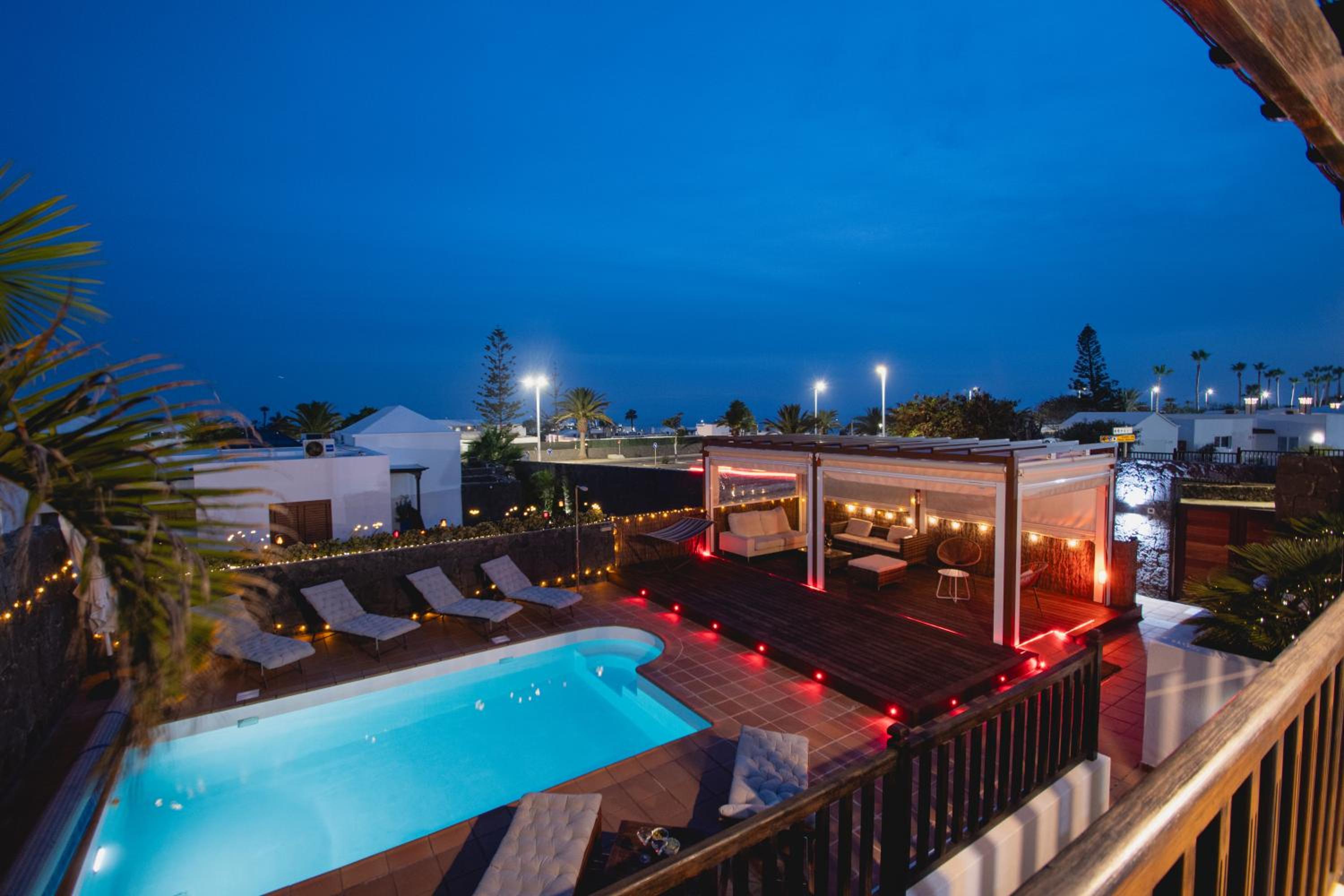 Villa Cavendish with sea views and heatable pool close to Flamingo Beach