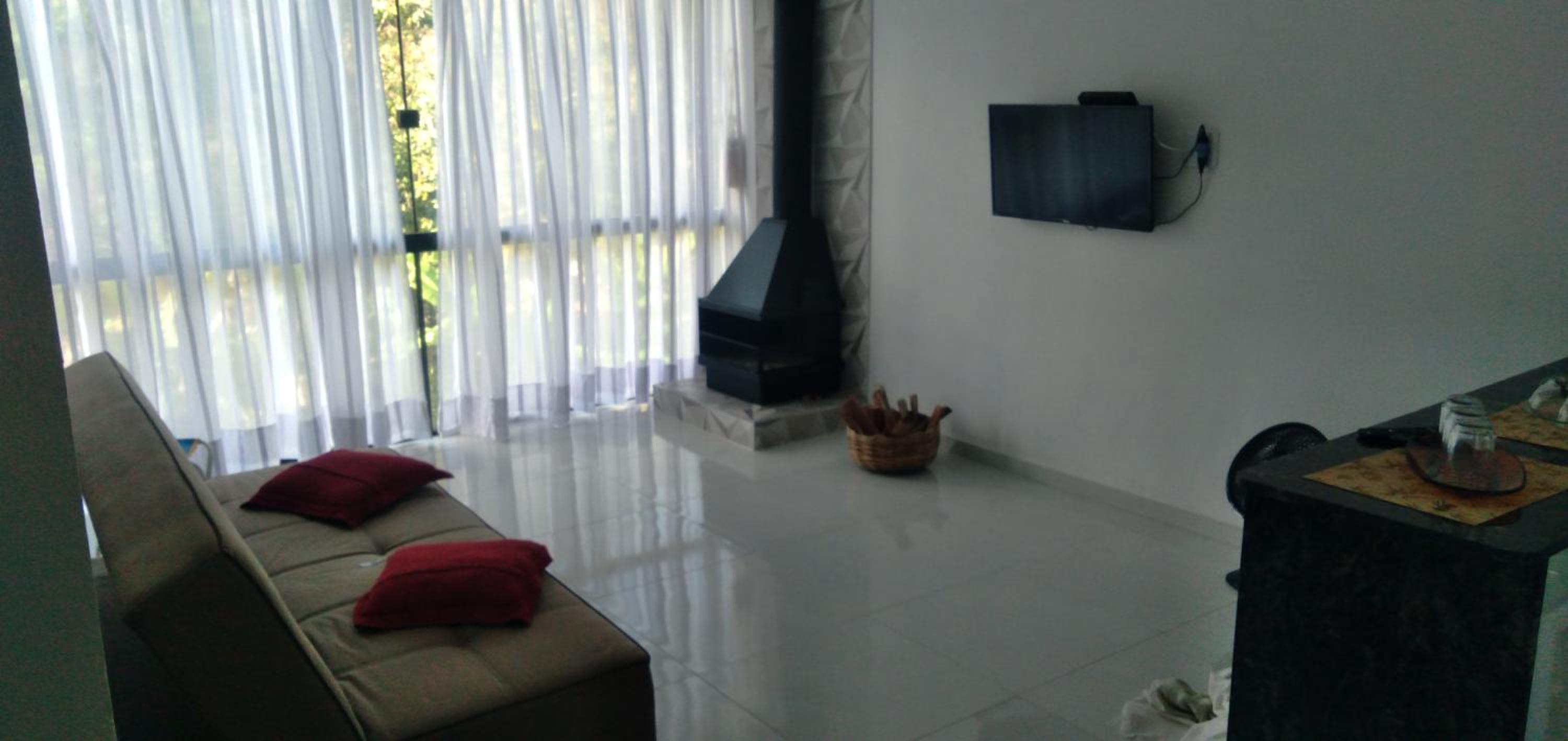 Casa de Campo em Lumiar com corrego ,lareira e churrasqueira