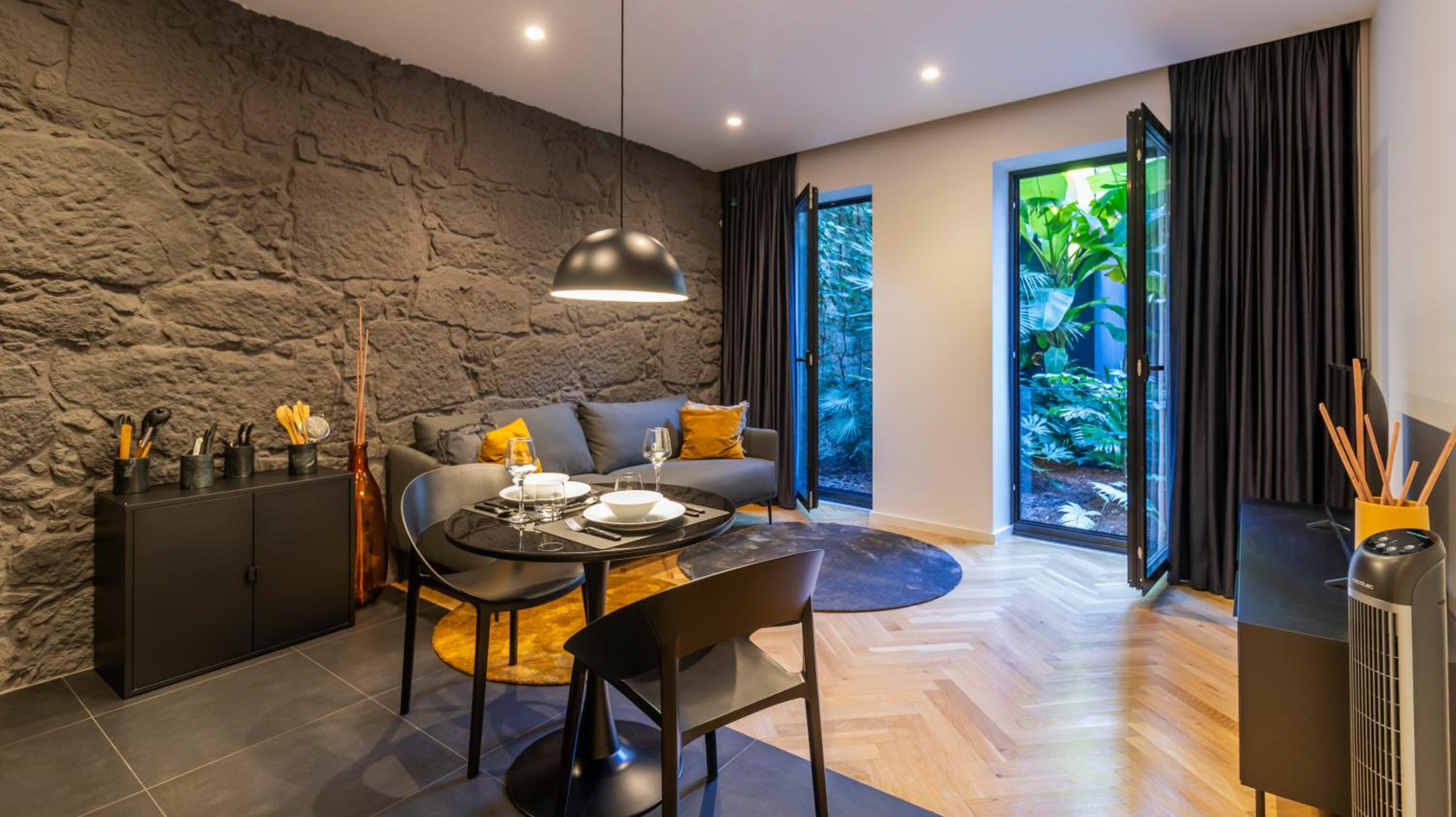 Luxury Oasis in Bonfim by LovelyStay view 5