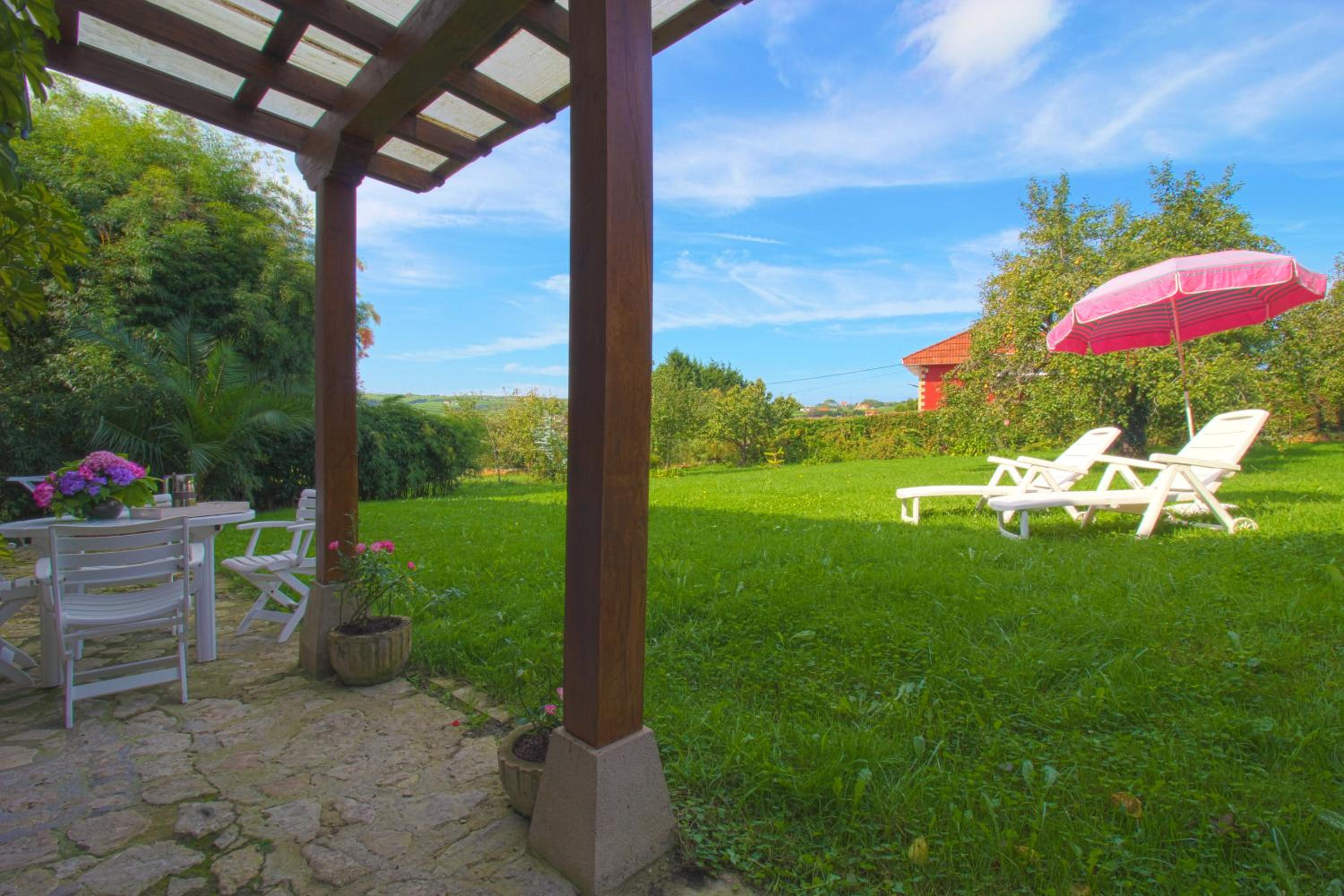Apartamento La Ermita con jardín