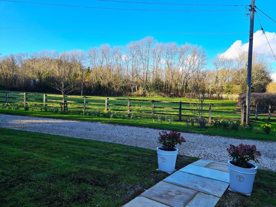 The Barn at Whitehouse Farm nr Salisbury & New Forest view 4