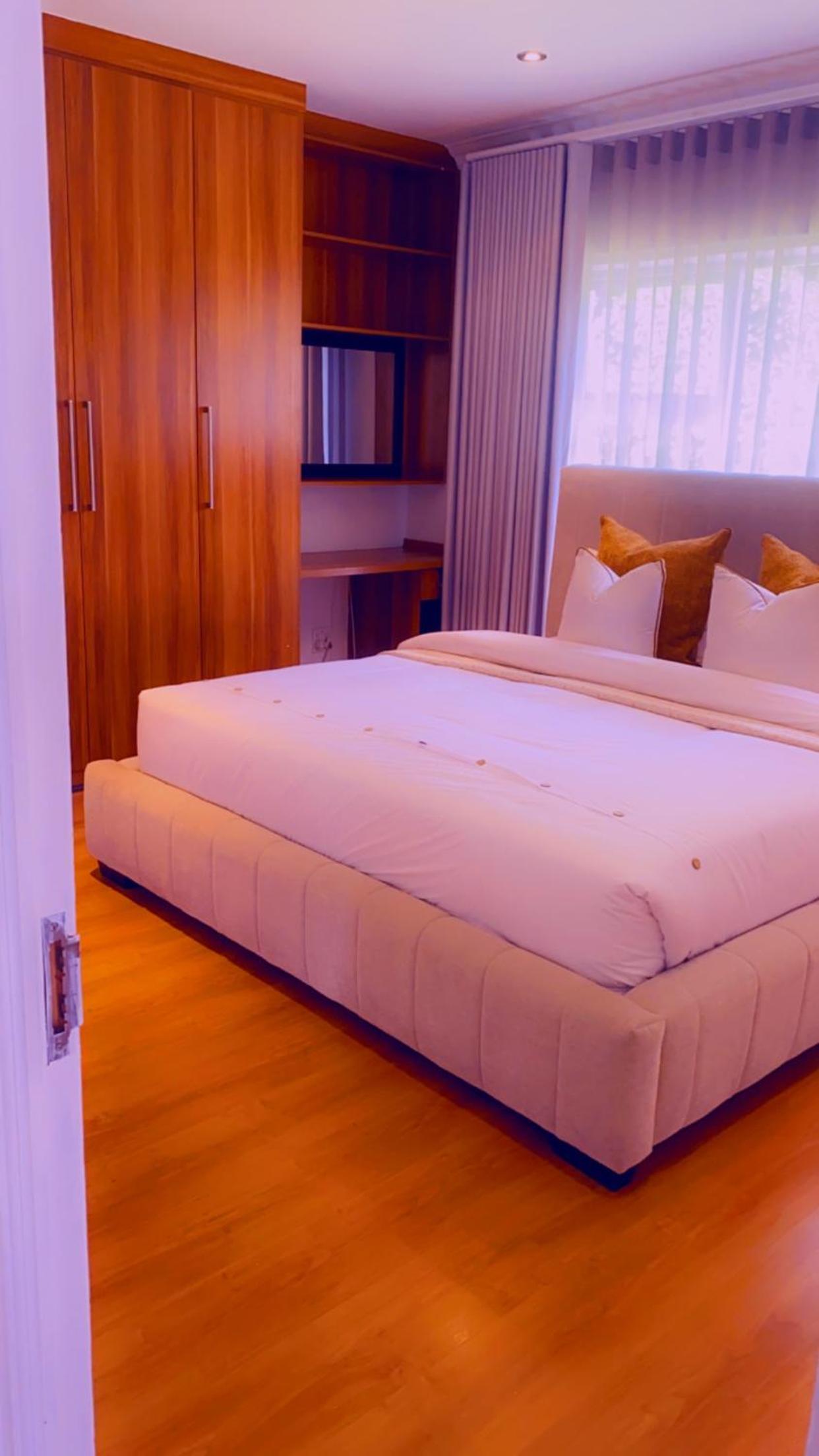 OR Tambo Airport Mansion ,Self Catering Holiday Home