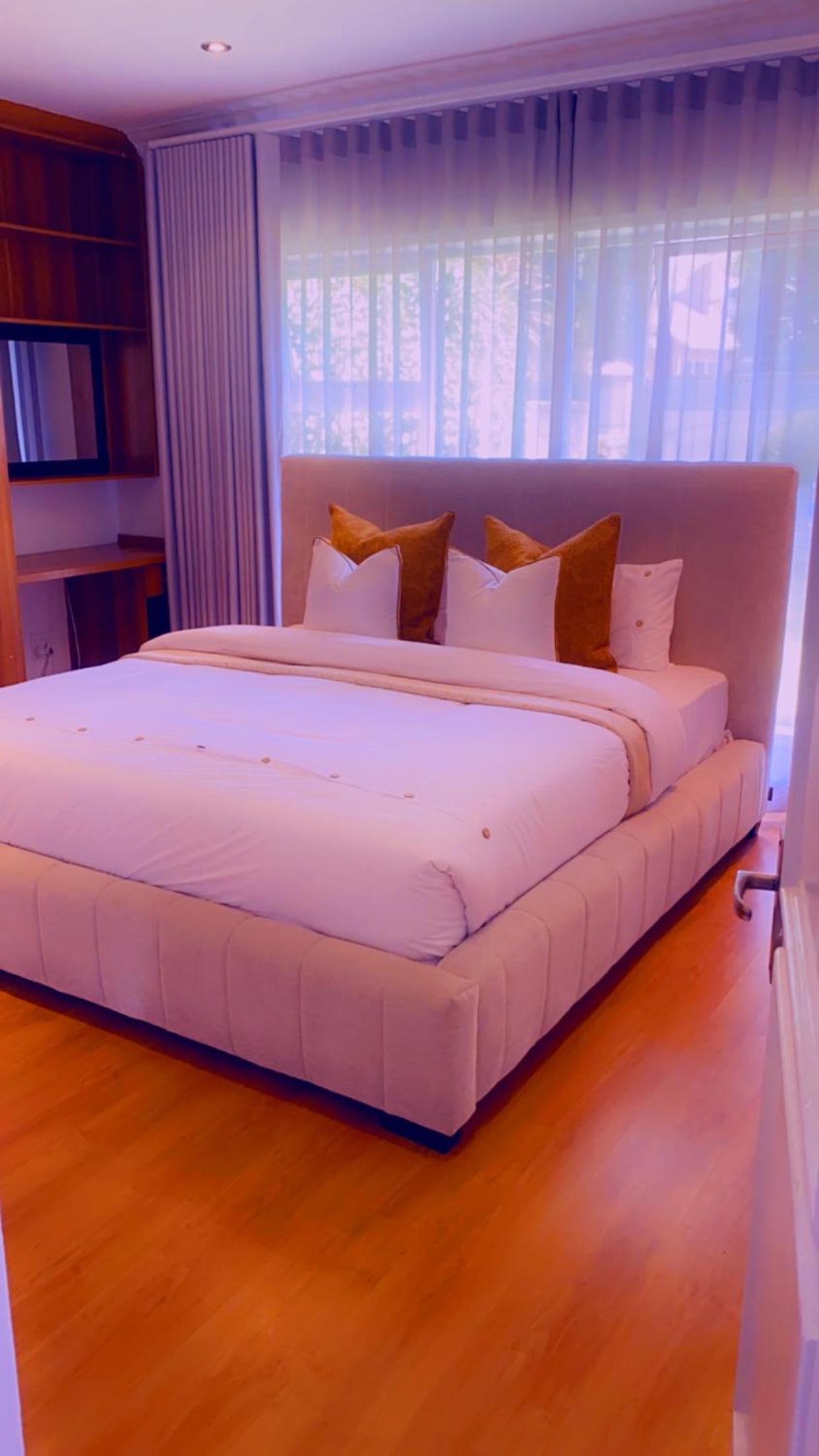 OR Tambo Airport Mansion ,Self Catering Holiday Home