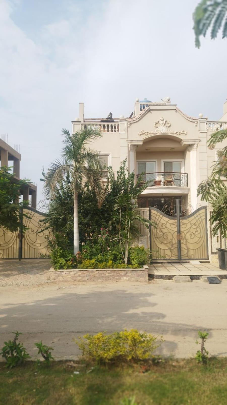 fancy 3 bedrooms apartment for rent in a sheikh zayed compound view 2