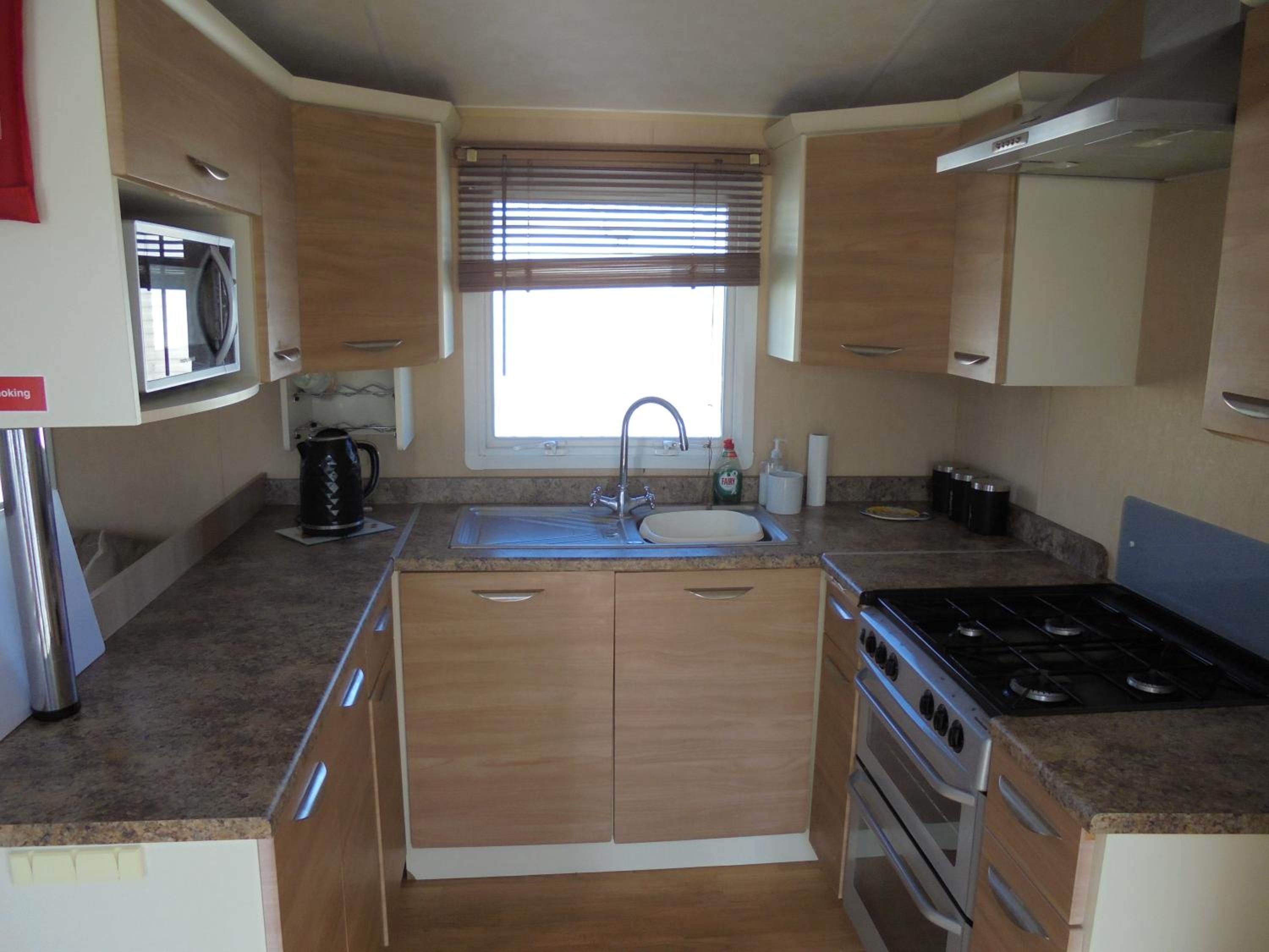 Golden Palm : LE Cottage Gold 8 Berth, Panel Heated view 2