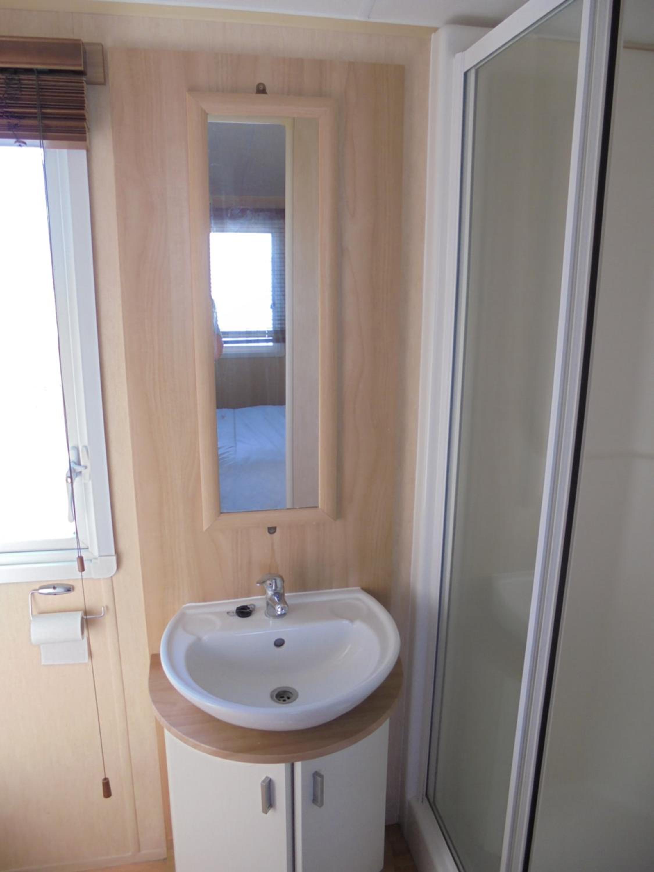 Golden Palm : LE Cottage Gold 8 Berth, Panel Heated view 4