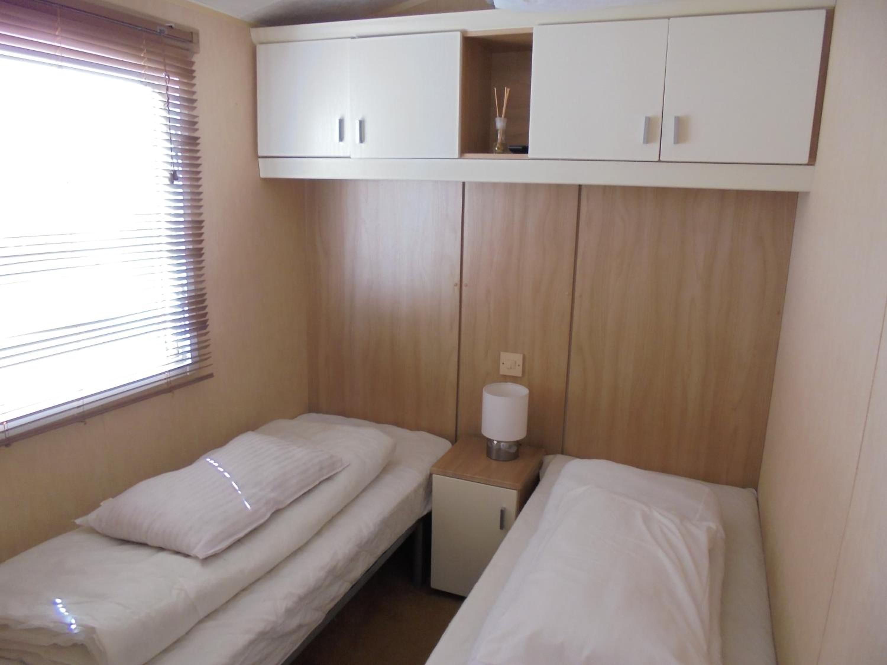 Golden Palm : LE Cottage Gold 8 Berth, Panel Heated view 5