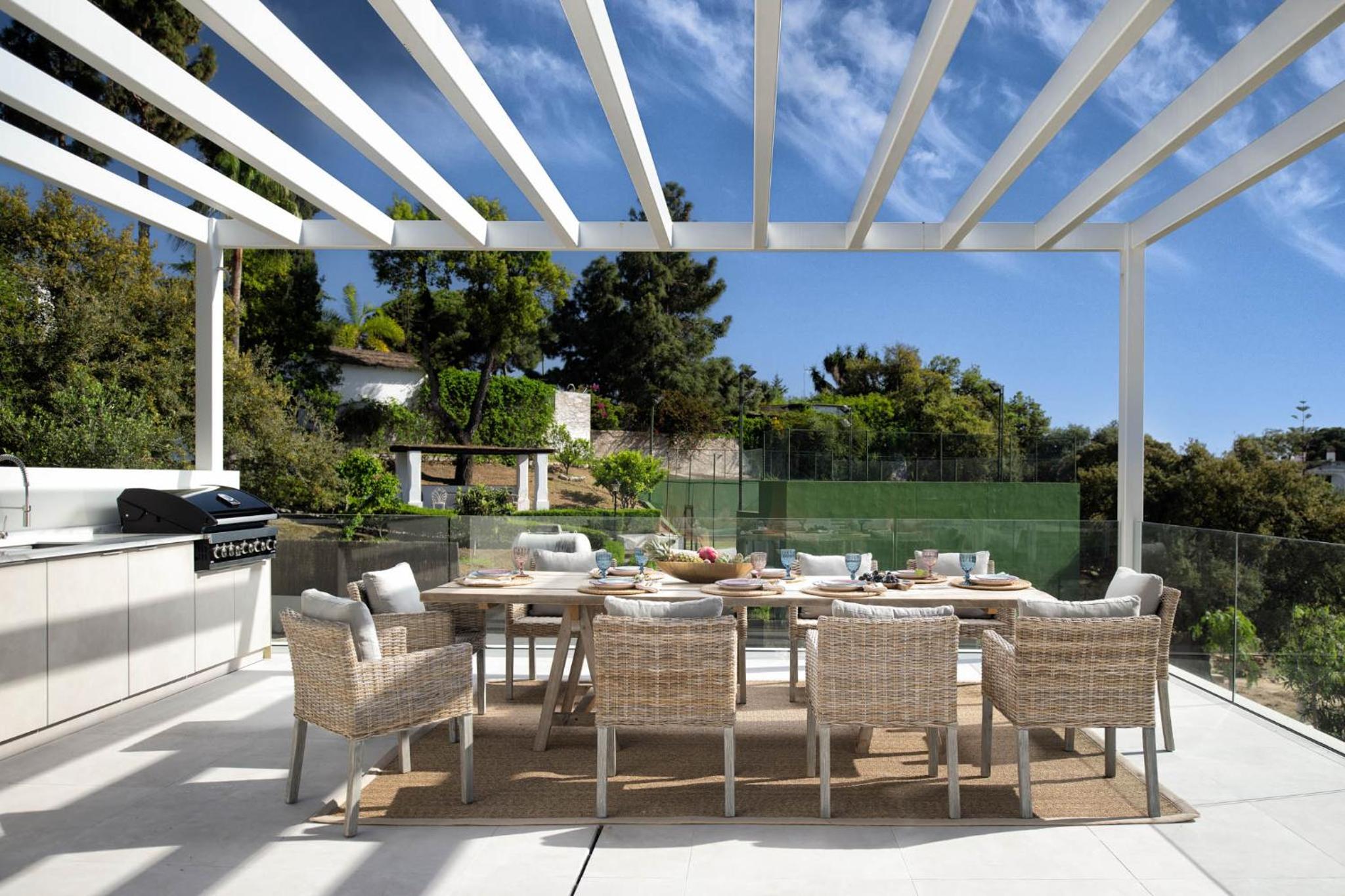 Luxury Villa Alma Pool, Garden & Parking