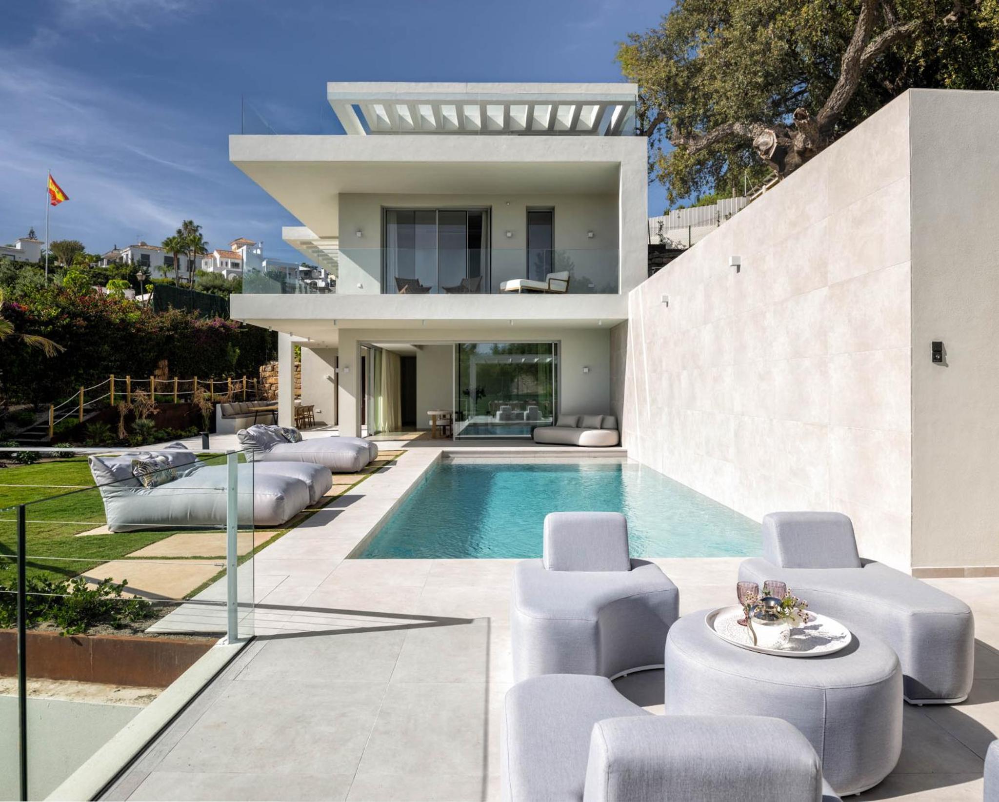 Luxury Villa Alma Pool, Garden & Parking