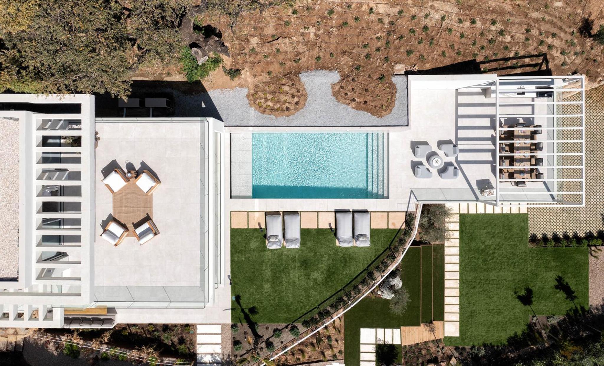 Luxury Villa Alma Pool, Garden & Parking