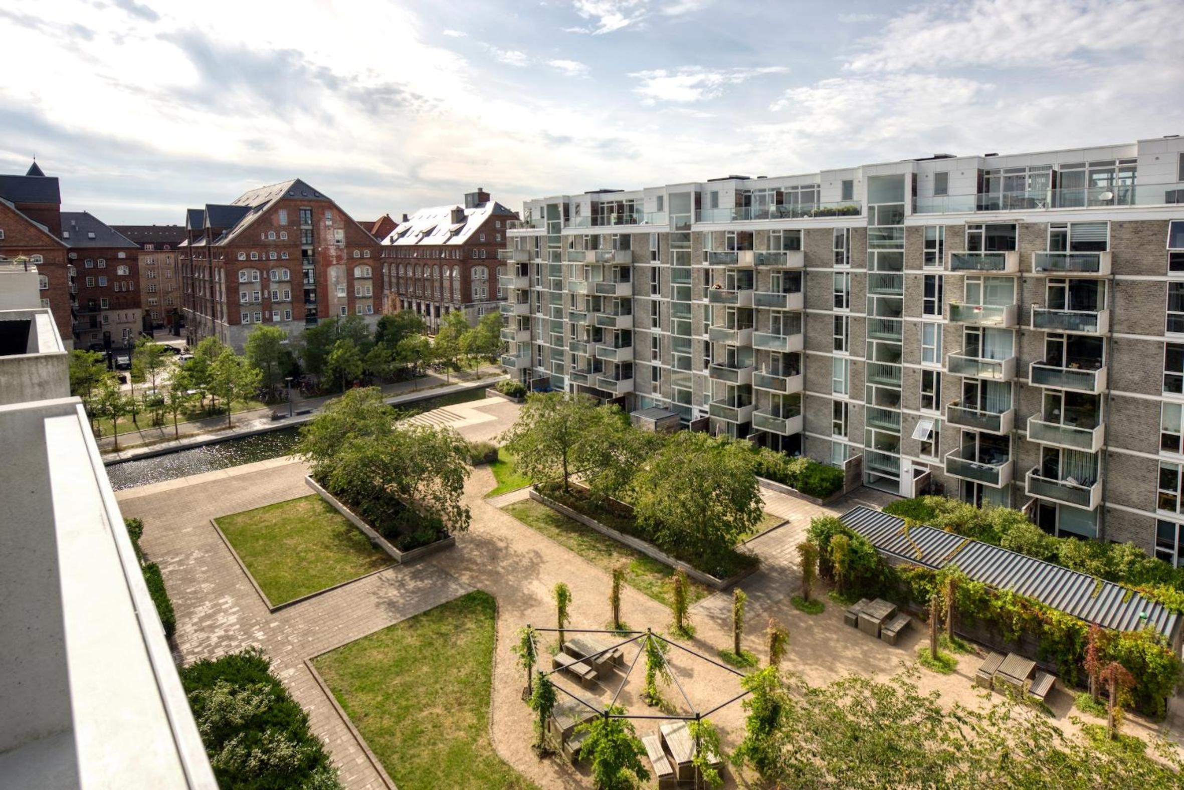 Amazing Two Bedroom Apartment in Urban Area