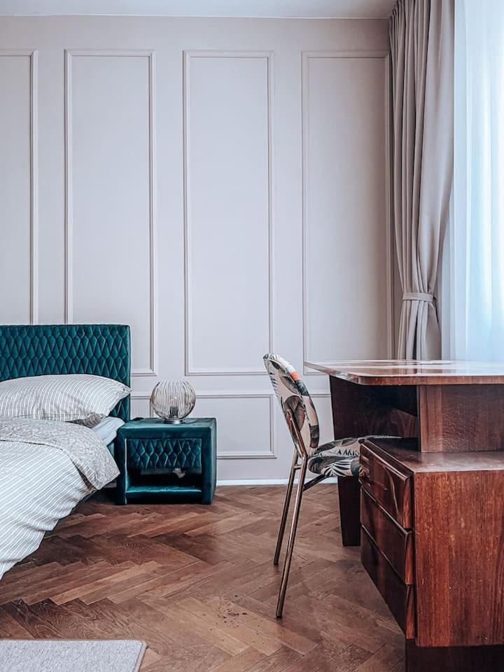 96m2 of comfort and style: 4BD apartment in Old town view 2