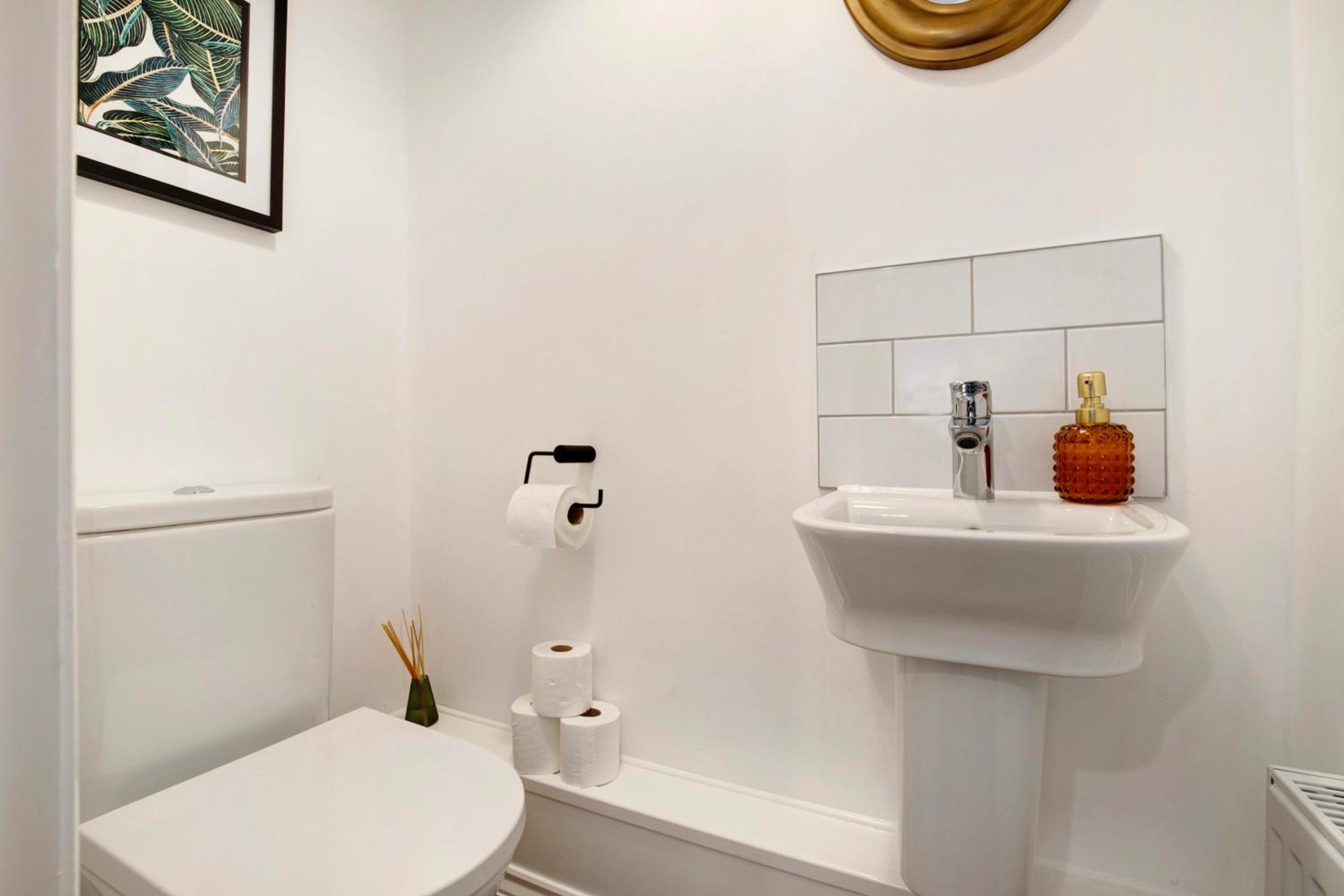 Beautifully refurbished cottage in lower Wivenhoe. view 4