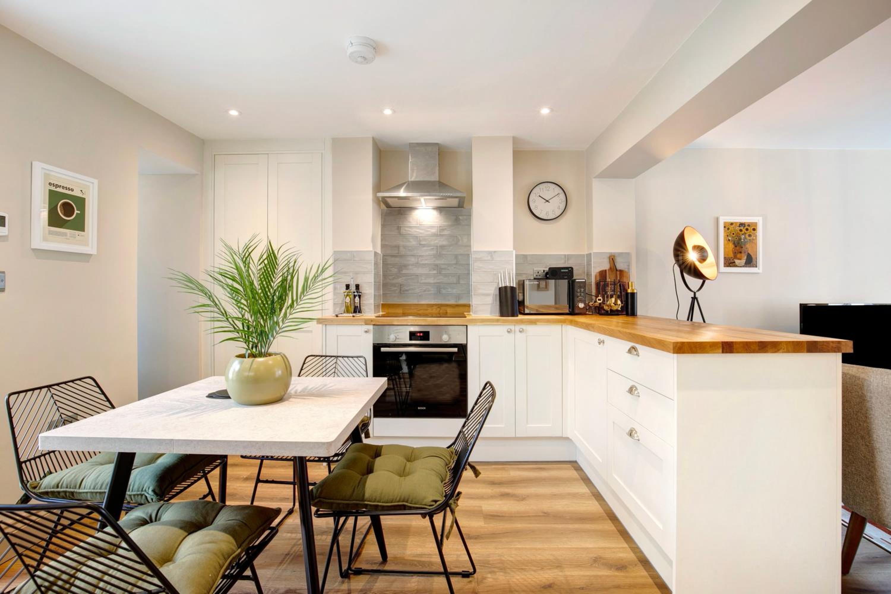 Beautifully refurbished cottage in lower Wivenhoe. view 5