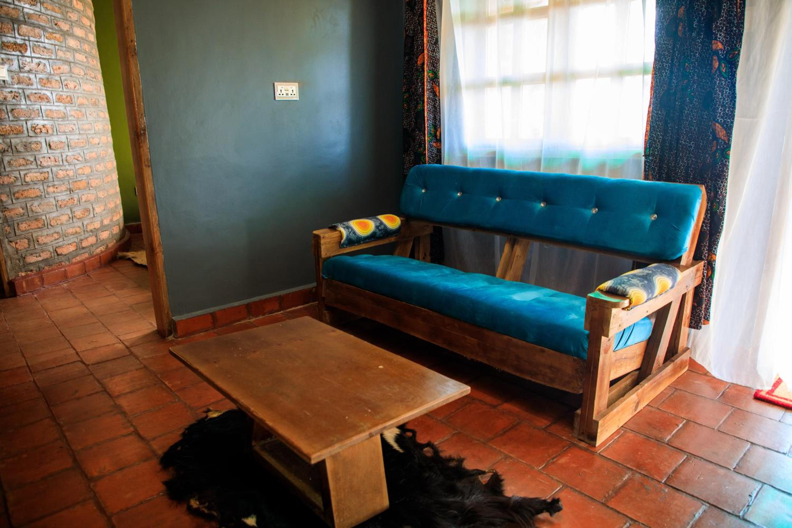 Apuuli Safaris and Cottages view 4