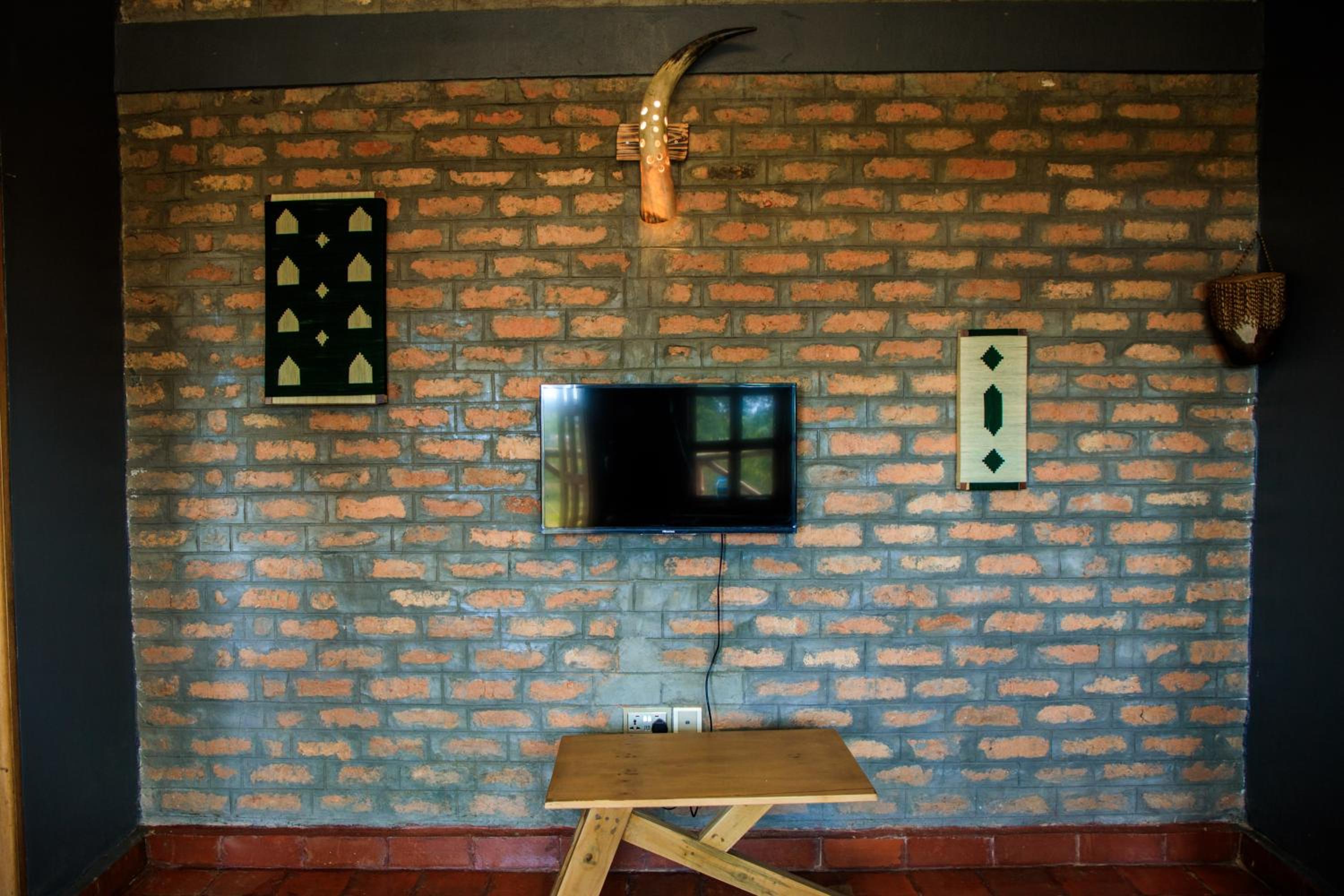 Apuuli Safaris and Cottages view 3
