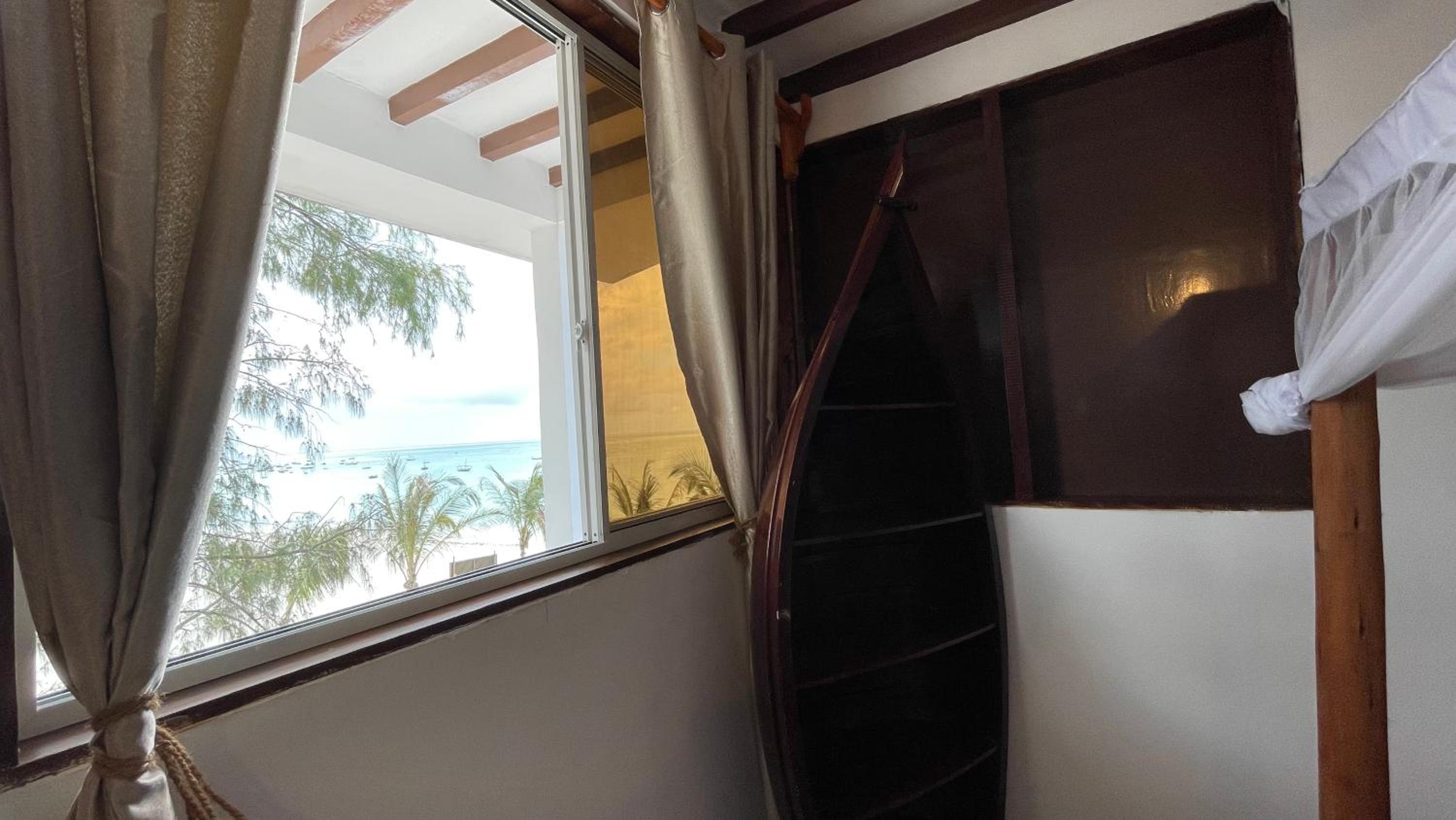 Aquarium Beach House