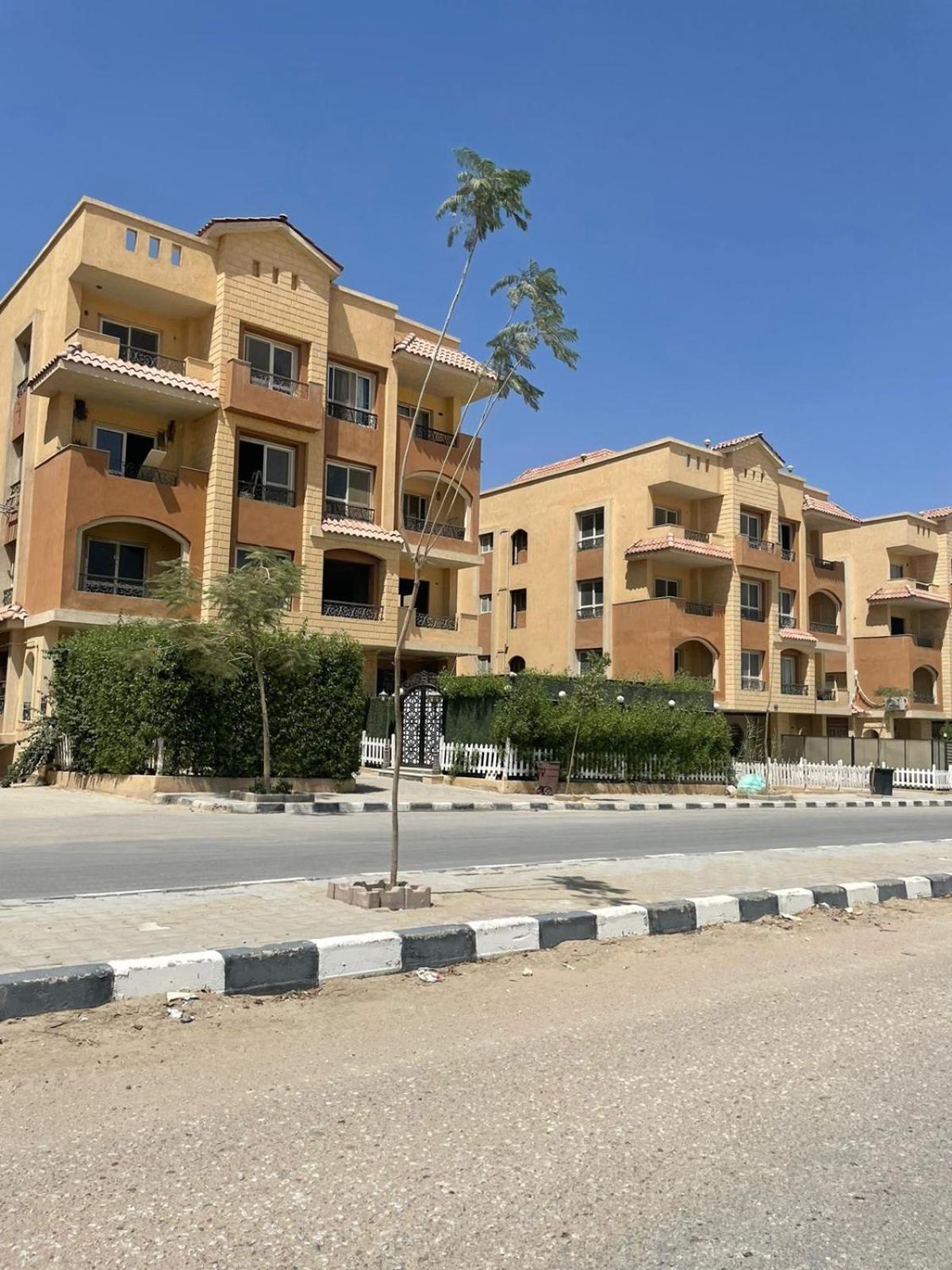 Luxury 3 bedrooms apartment for rent in a sheikh zayed compound