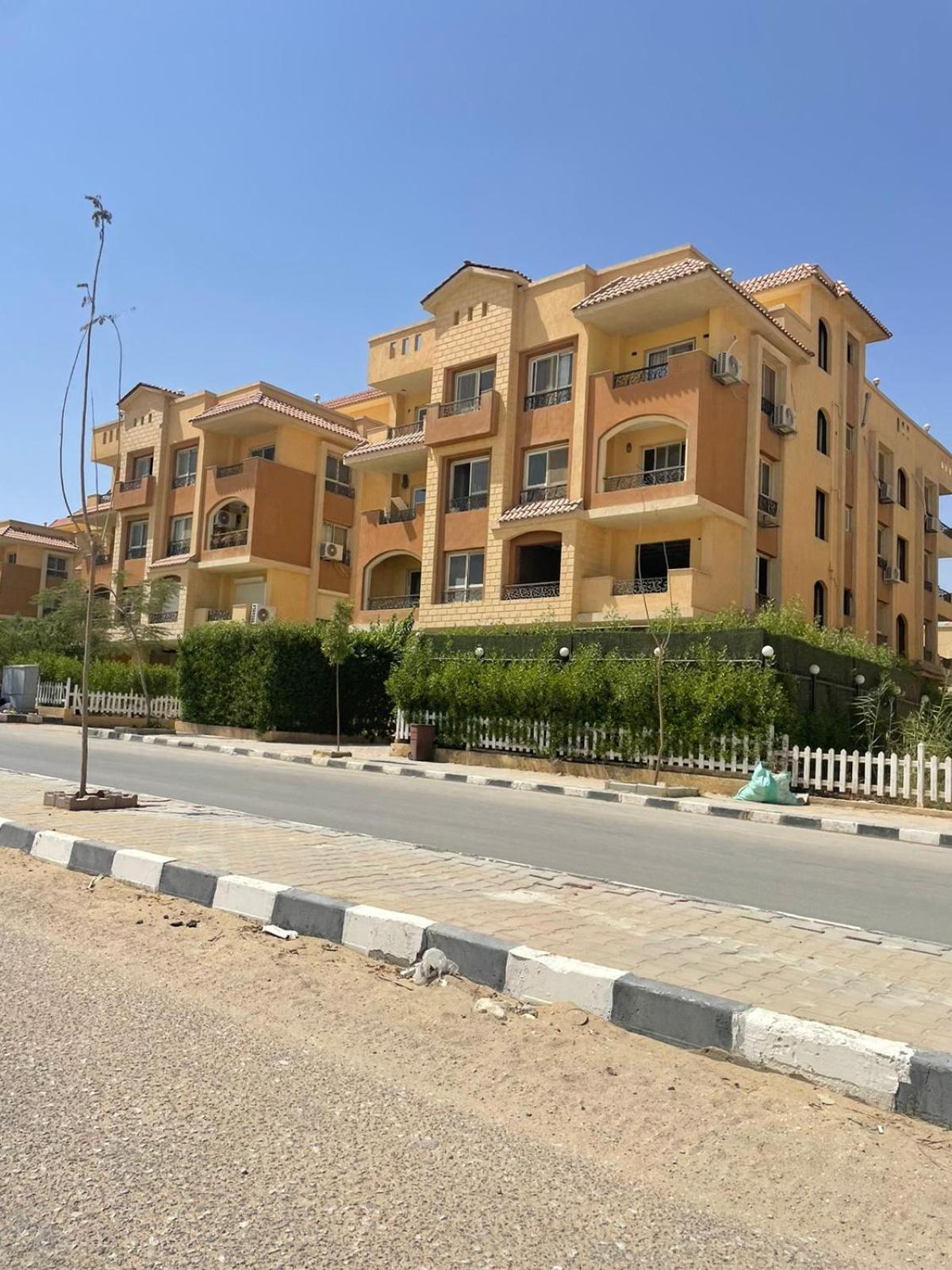 Luxury 3 bedrooms apartment for rent in a sheikh zayed compound