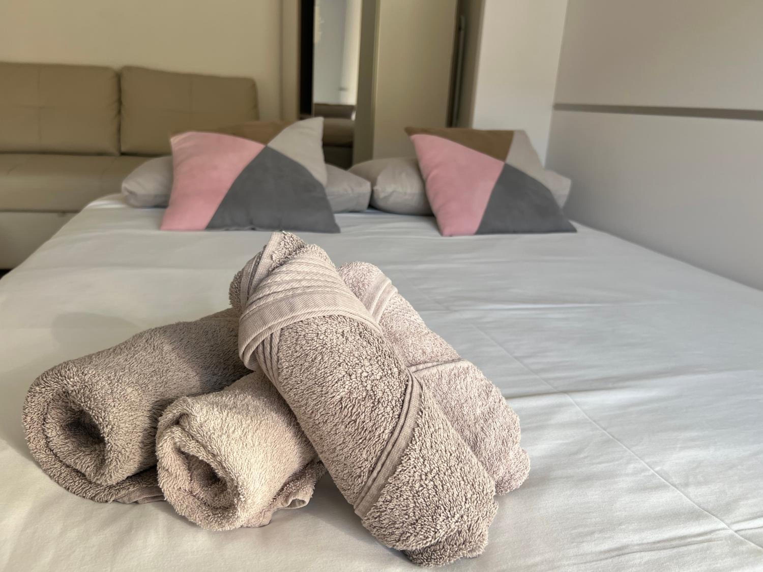 APARTAMENTO LOFT LAUREL coqueto con Aire ac by Apartamentos Logrono org