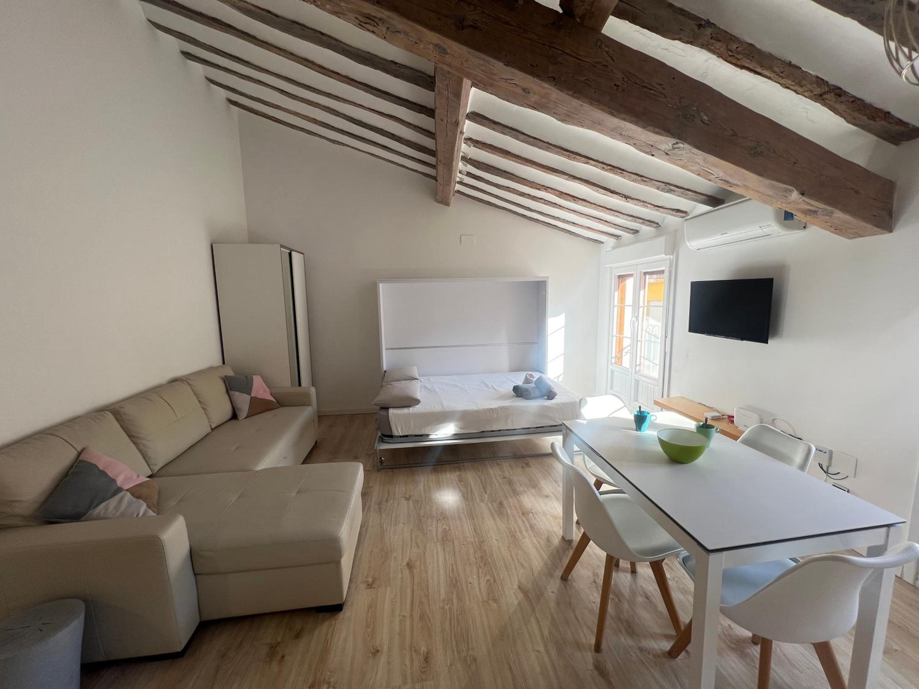 APARTAMENTO LOFT LAUREL coqueto con Aire ac by Apartamentos Logrono org