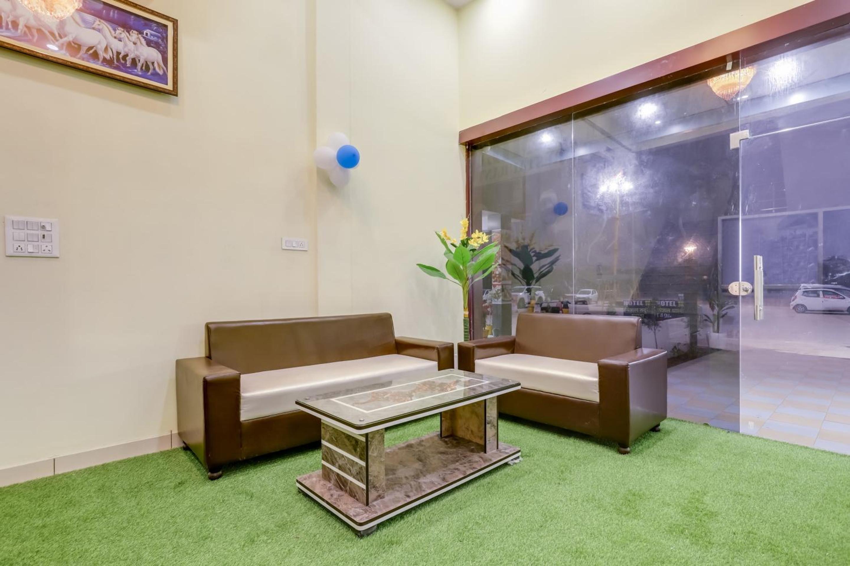 Lobby & Reception