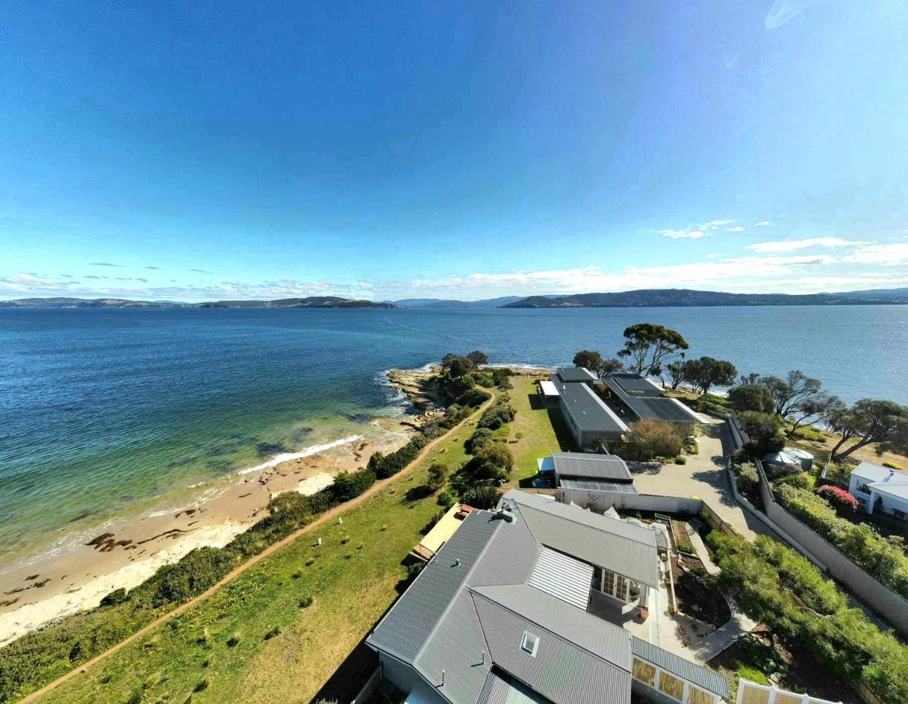 Beach Getaway - Blessington Villa
