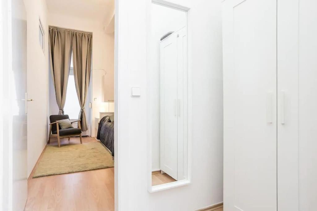 Newly furnished apartment for up to 6 people