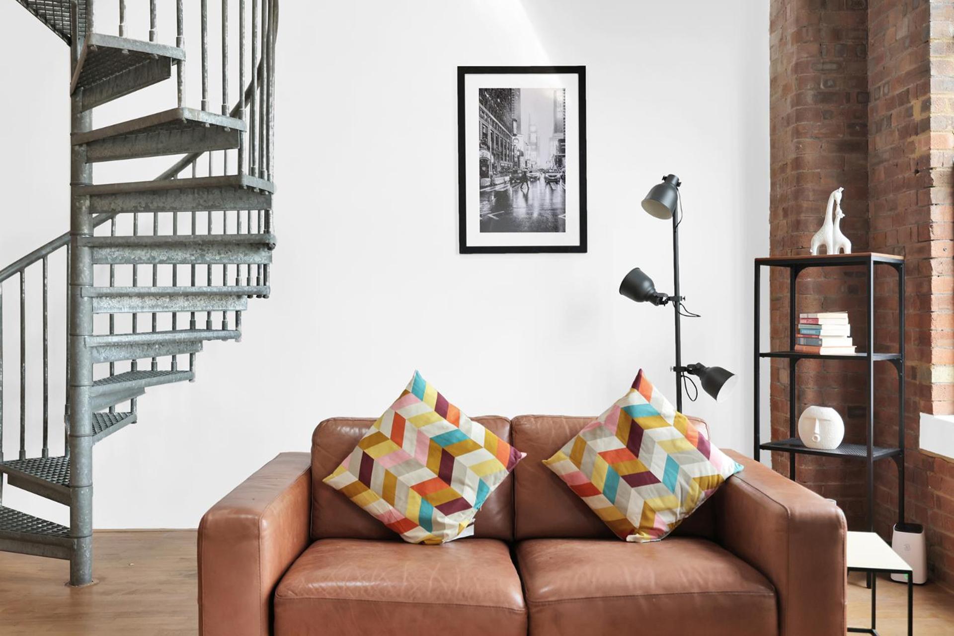 Large Industrial Style 2 Bedroom Apartment Short Term Rental & Flexible Renting Canary Wharf With Free WiFi