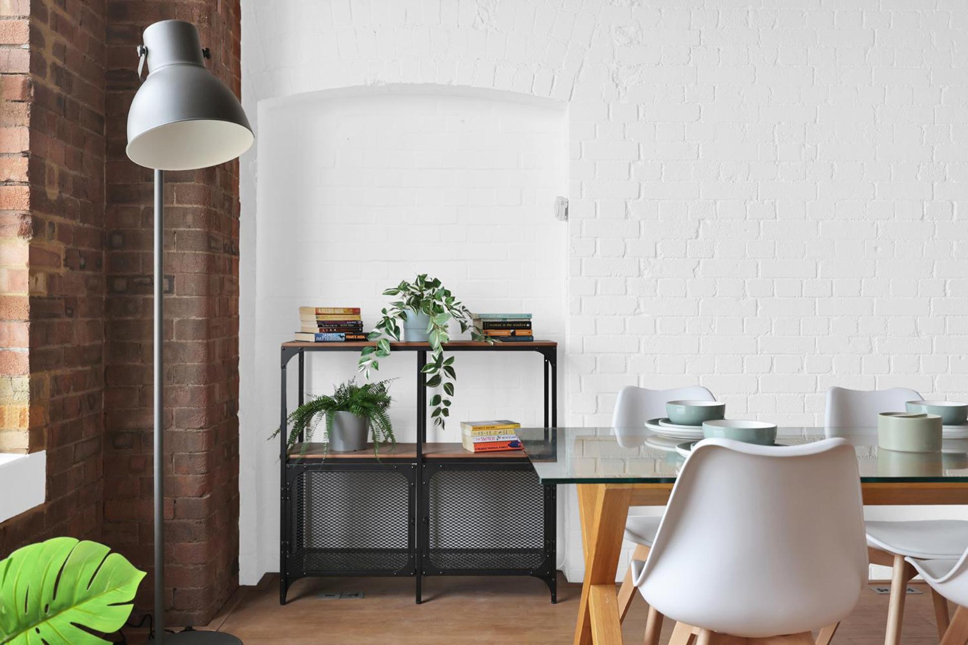 Large Industrial Style 2 Bedroom Apartment Short Term Rental & Flexible Renting Canary Wharf With Free WiFi