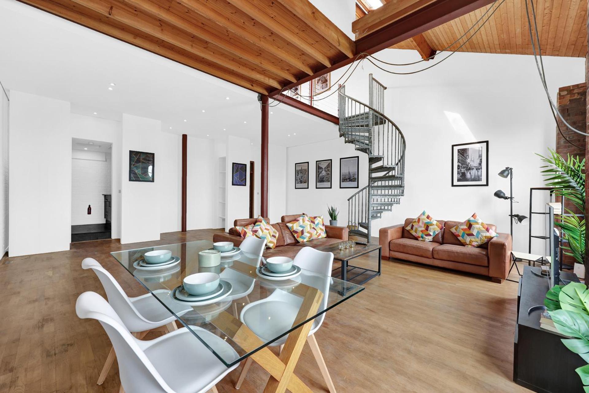 Large Industrial Style 2 Bedroom Apartment Short Term Rental & Flexible Renting Canary Wharf With Free WiFi