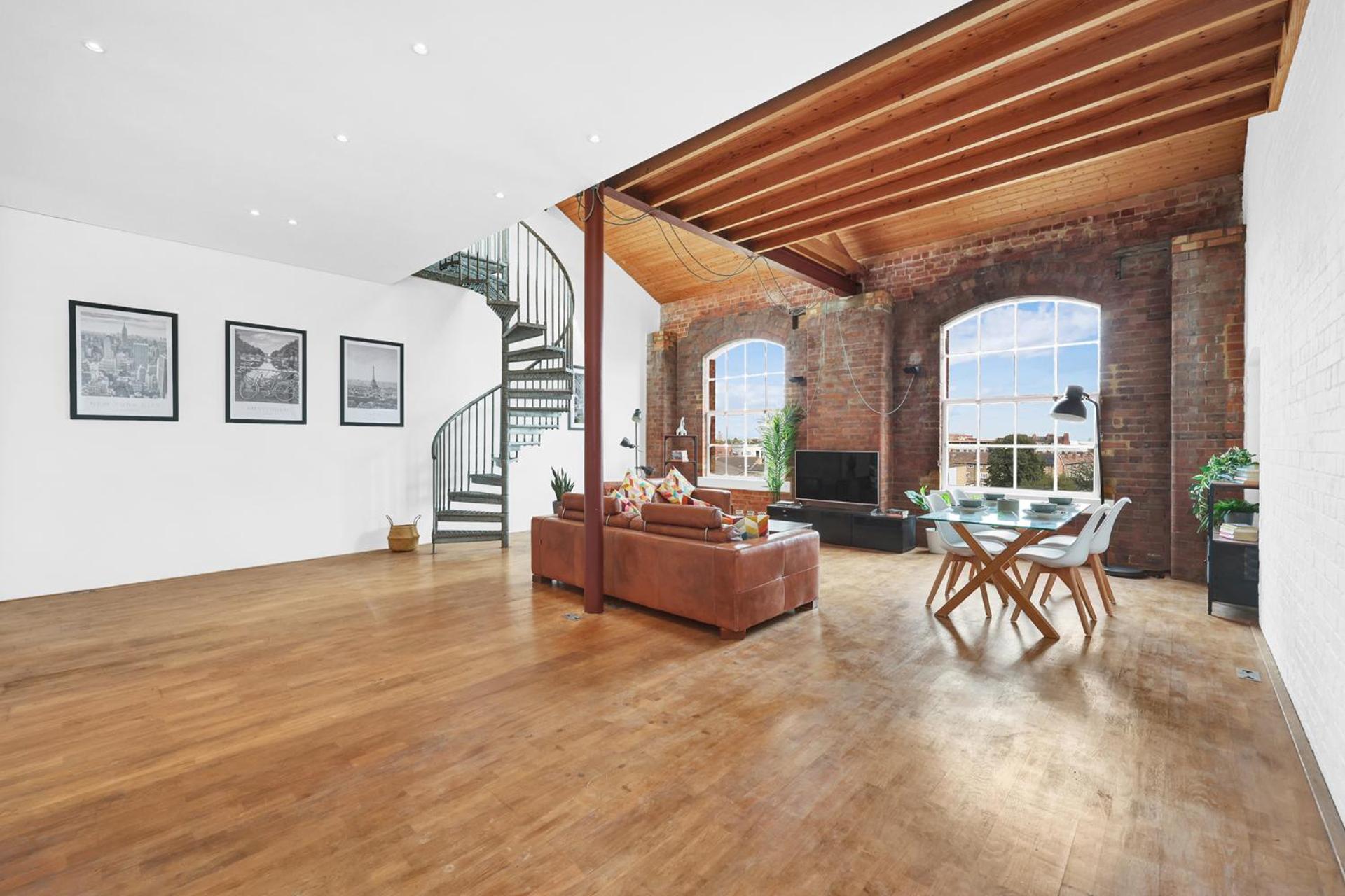 Large Industrial Style 2 Bedroom Apartment Short Term Rental & Flexible Renting Canary Wharf With Free WiFi