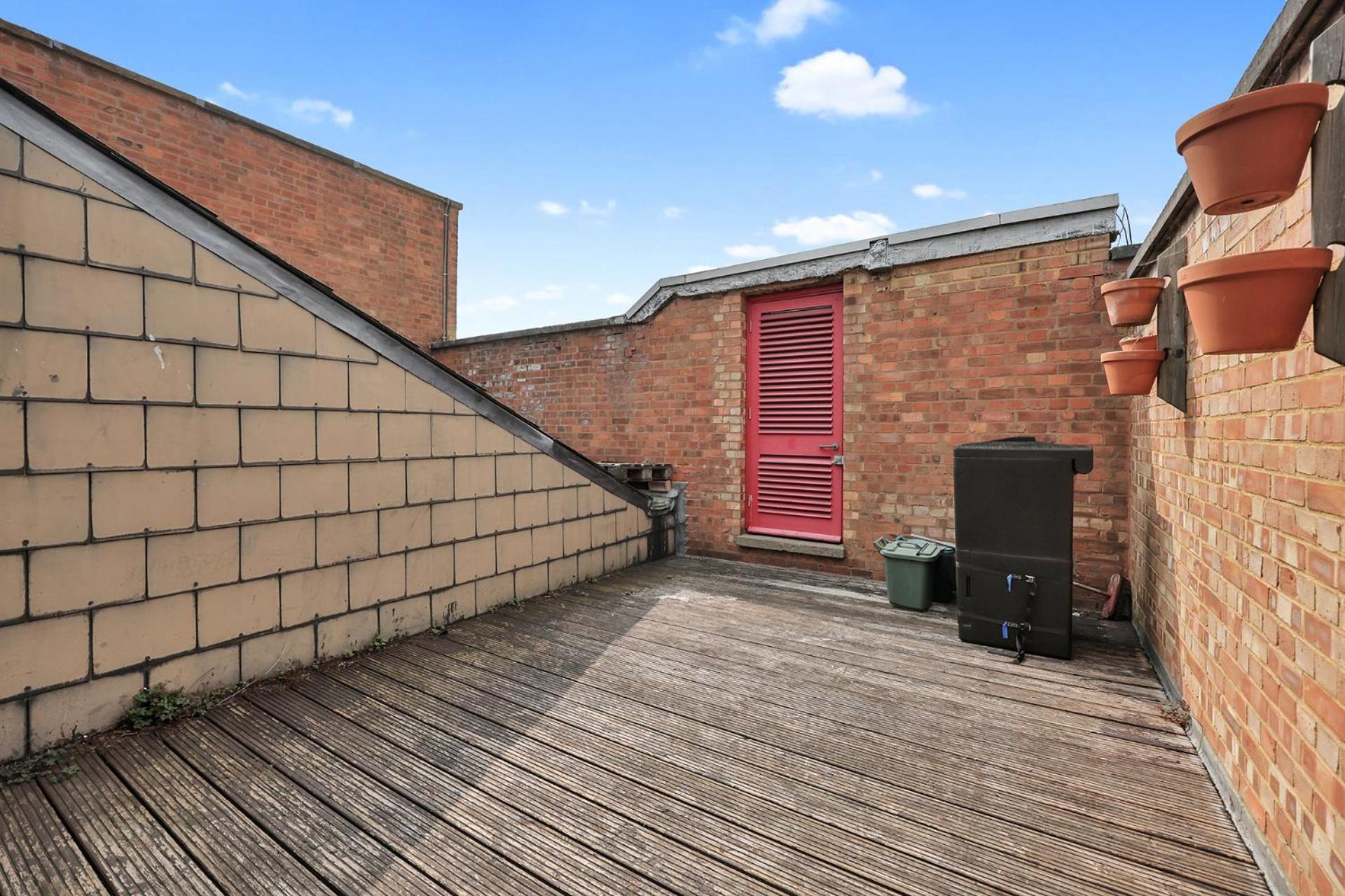 Large Industrial Style 2 Bedroom Apartment Short Term Rental & Flexible Renting Canary Wharf With Free WiFi