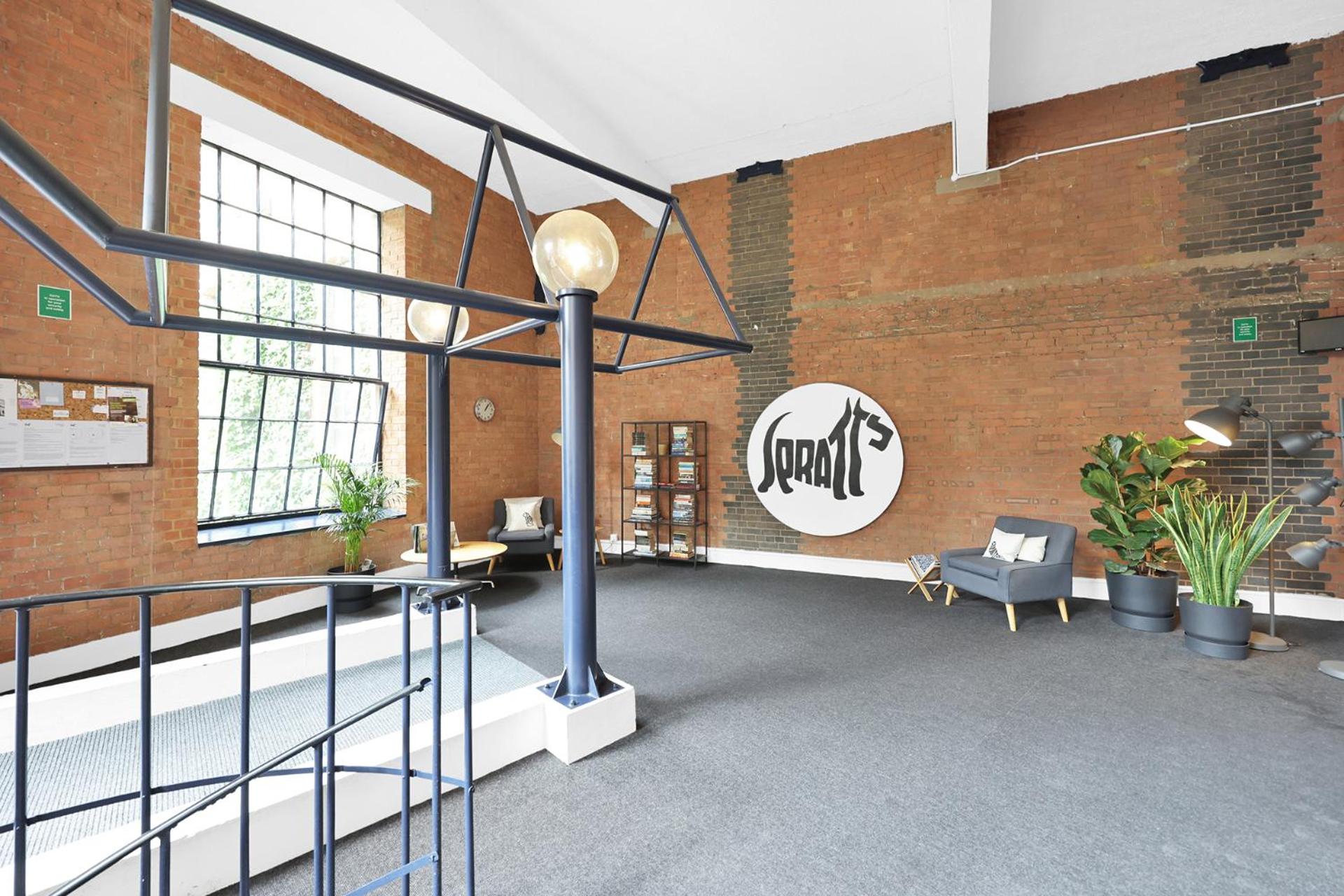 Large Industrial Style 2 Bedroom Apartment Short Term Rental & Flexible Renting Canary Wharf With Free WiFi