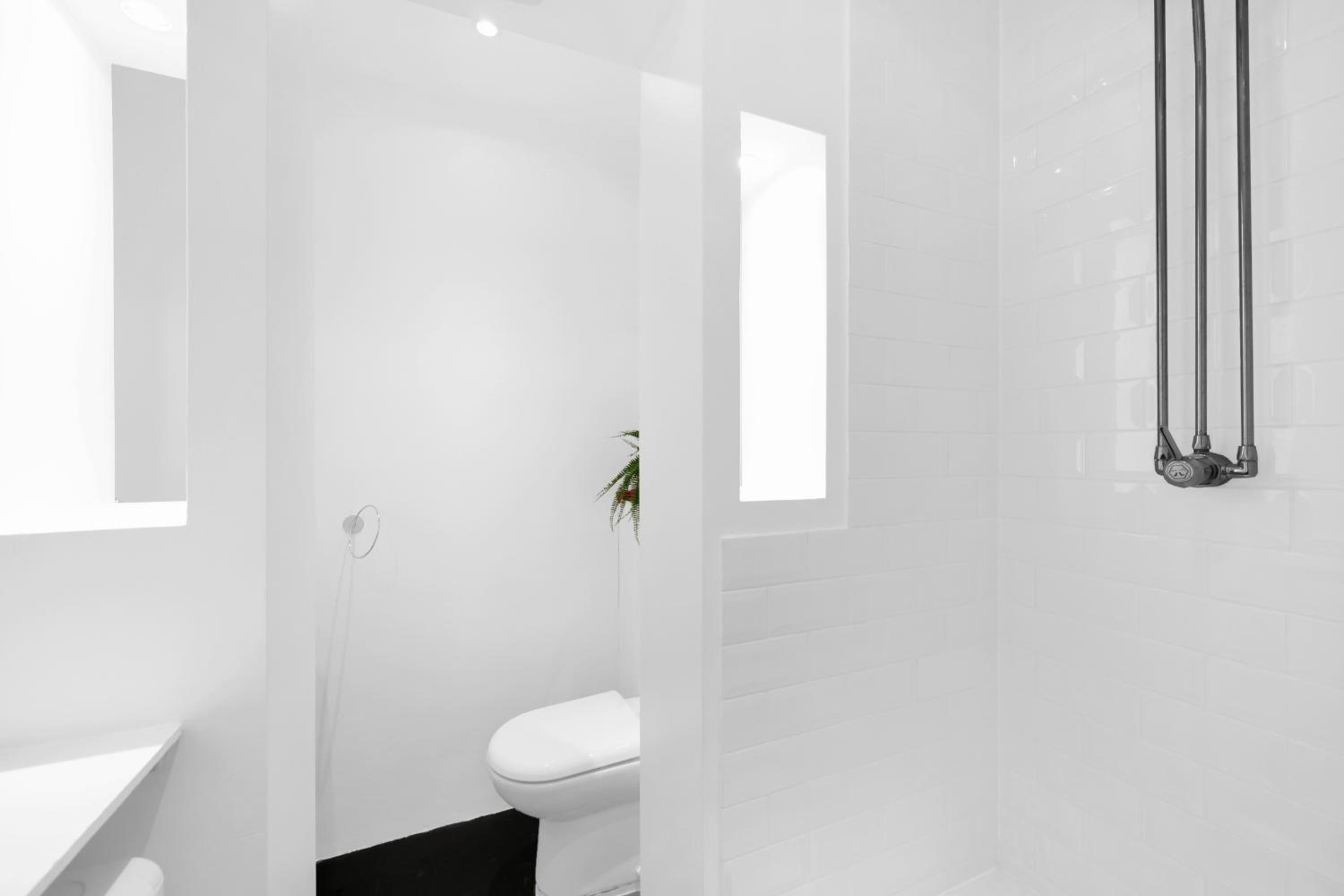 Large Industrial Style 2 Bedroom Apartment Short Term Rental & Flexible Renting Canary Wharf With Free WiFi