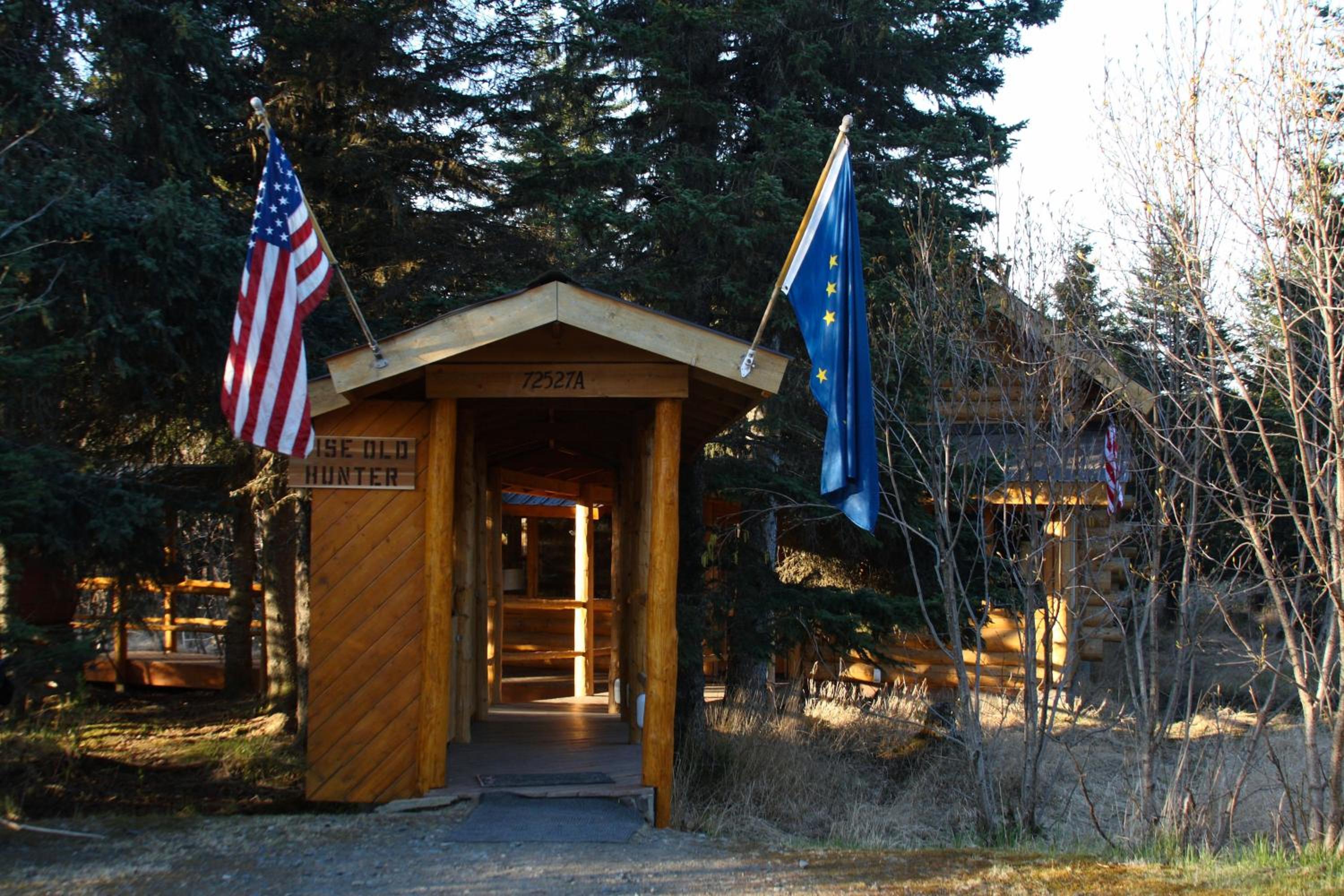 Wise Old Hunter Lodge - Property Image 1