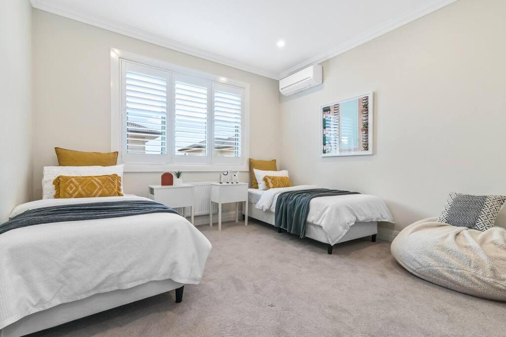 Spacious Luxury Hampton Home - Park Front