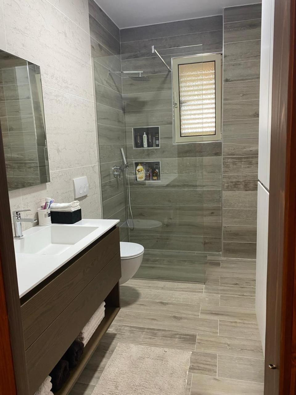 ES Luxury Apartment photo 5