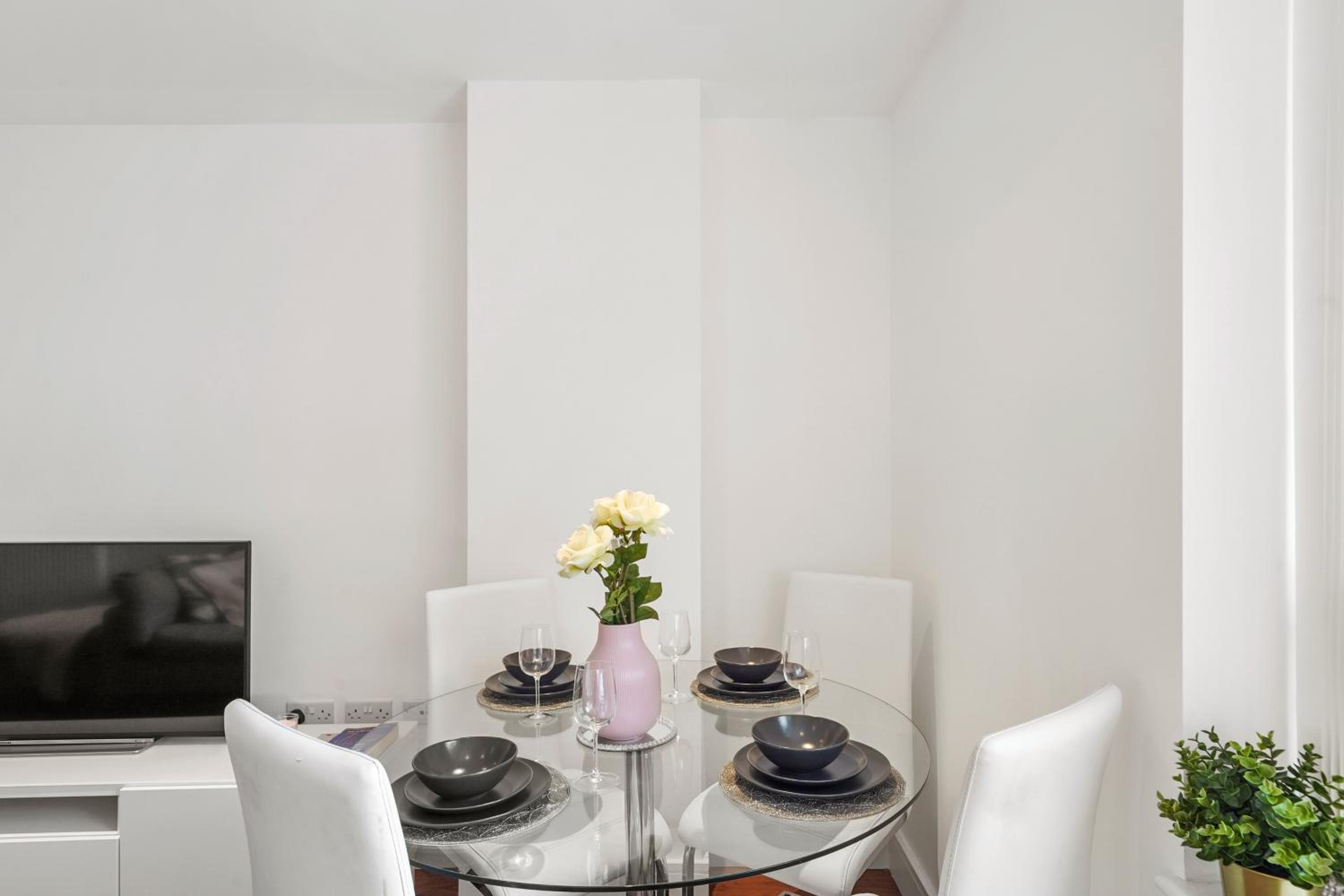 Entire Apartment in the heart of Canary Wharf!