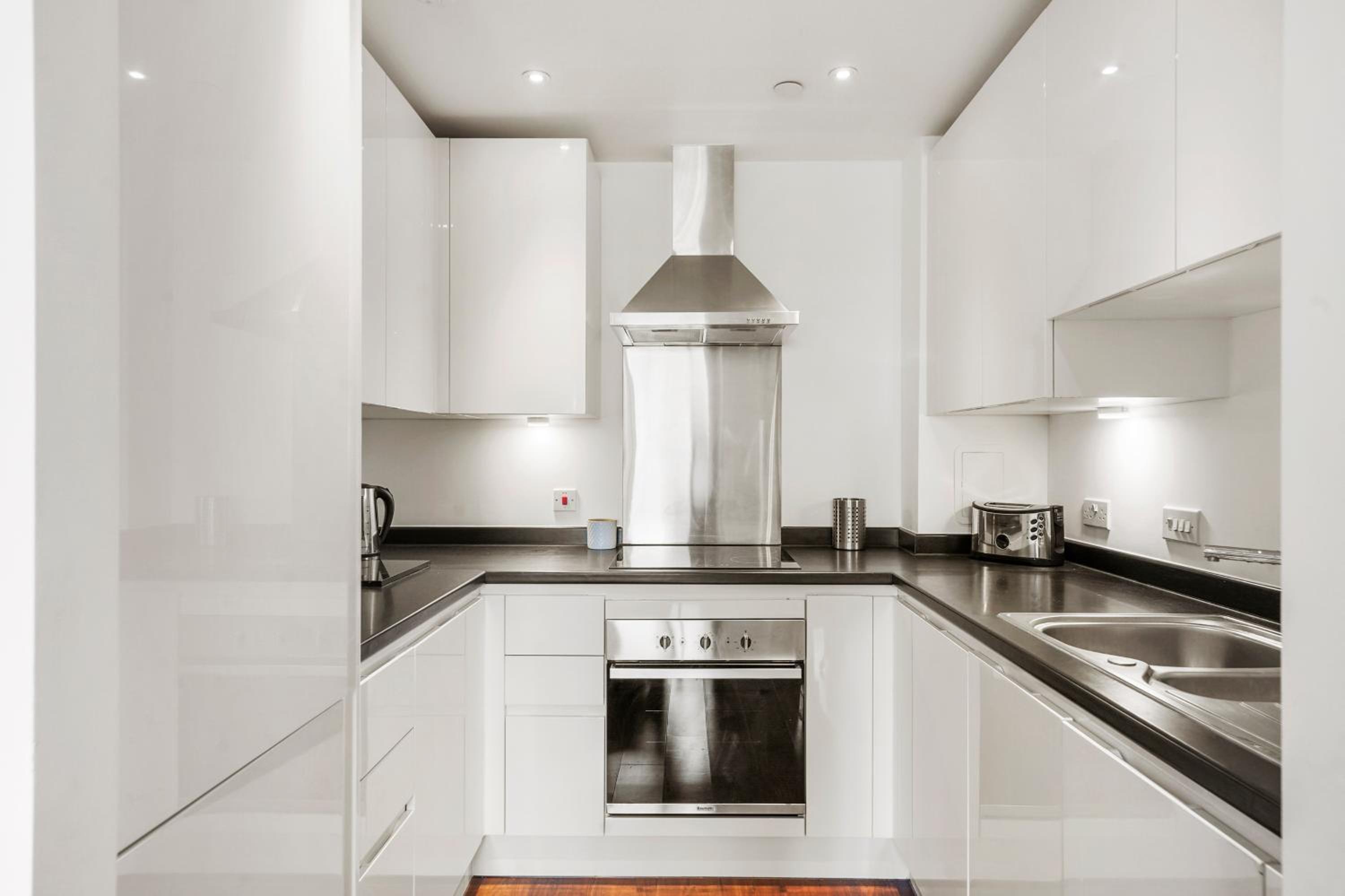 Entire Apartment in the heart of Canary Wharf!