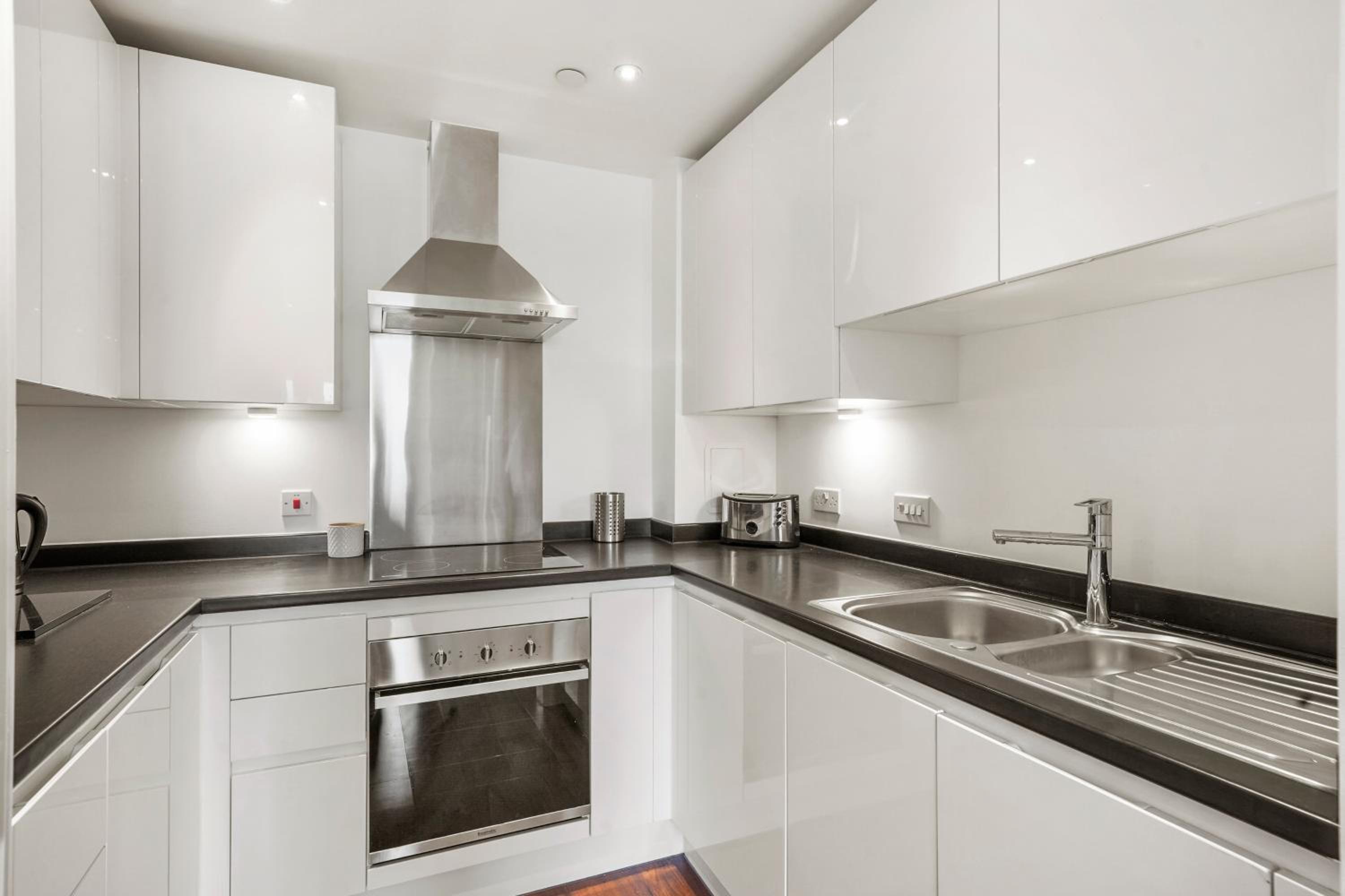 Entire Apartment in the heart of Canary Wharf!