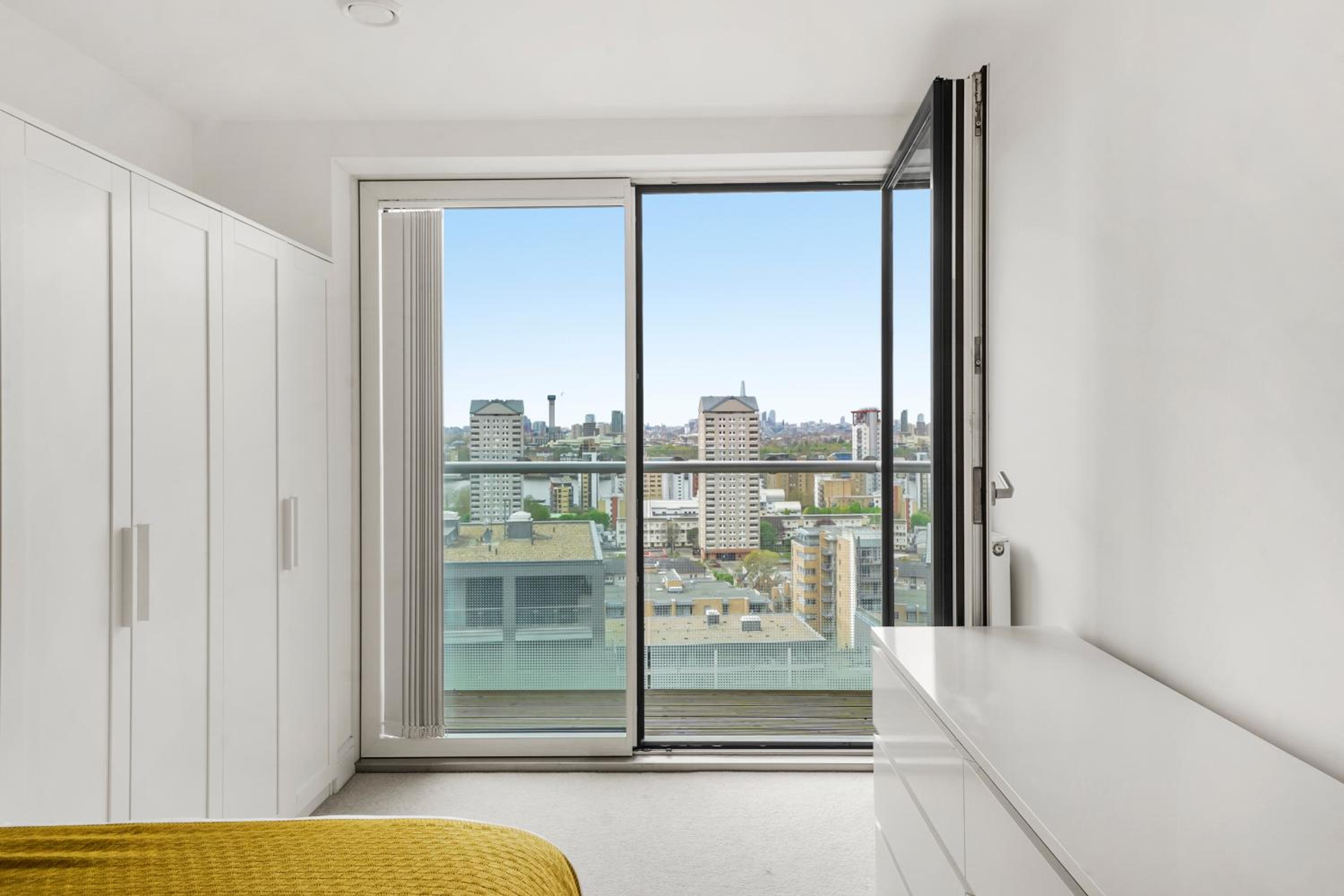 Entire Apartment in the heart of Canary Wharf!