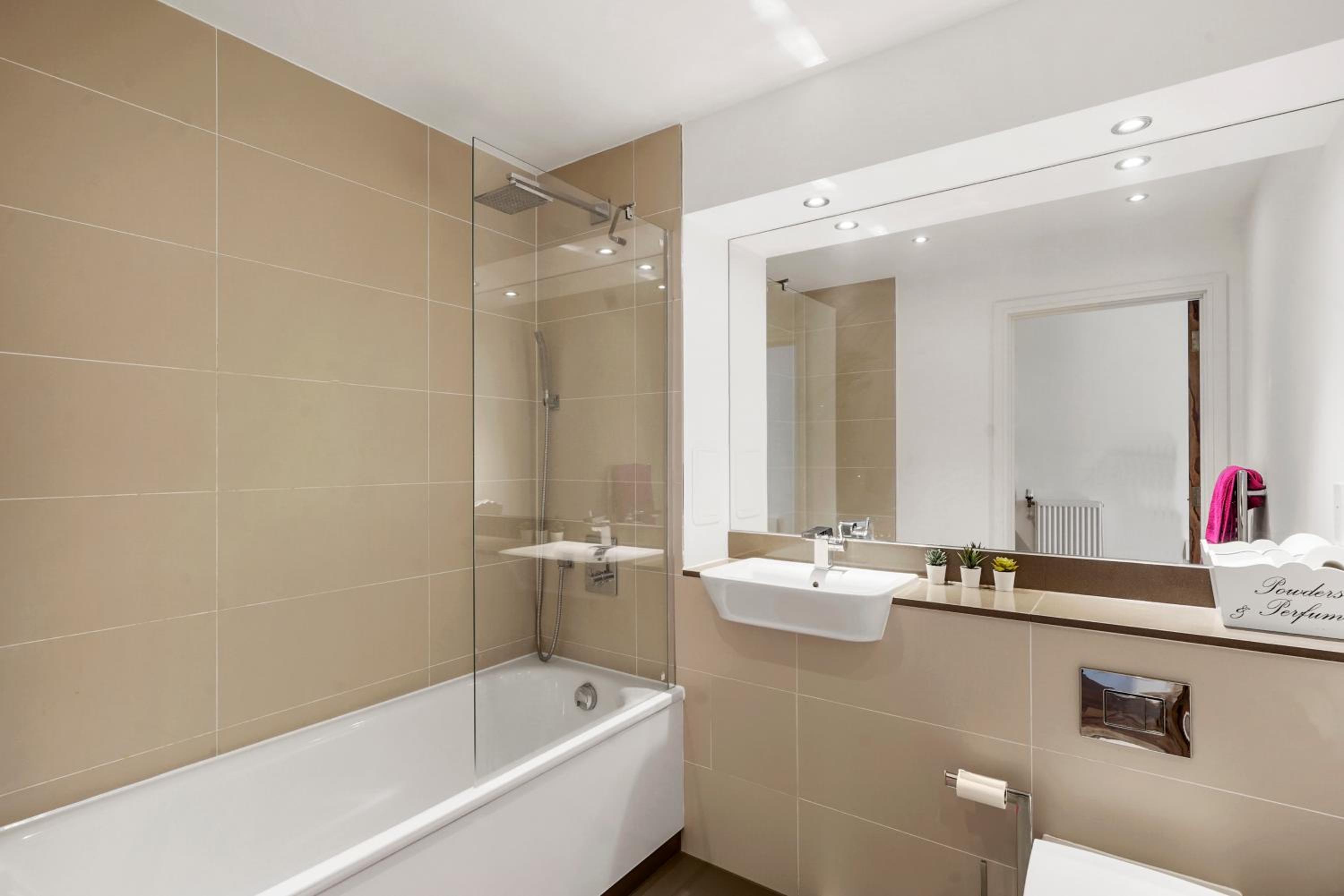 Entire Apartment in the heart of Canary Wharf!