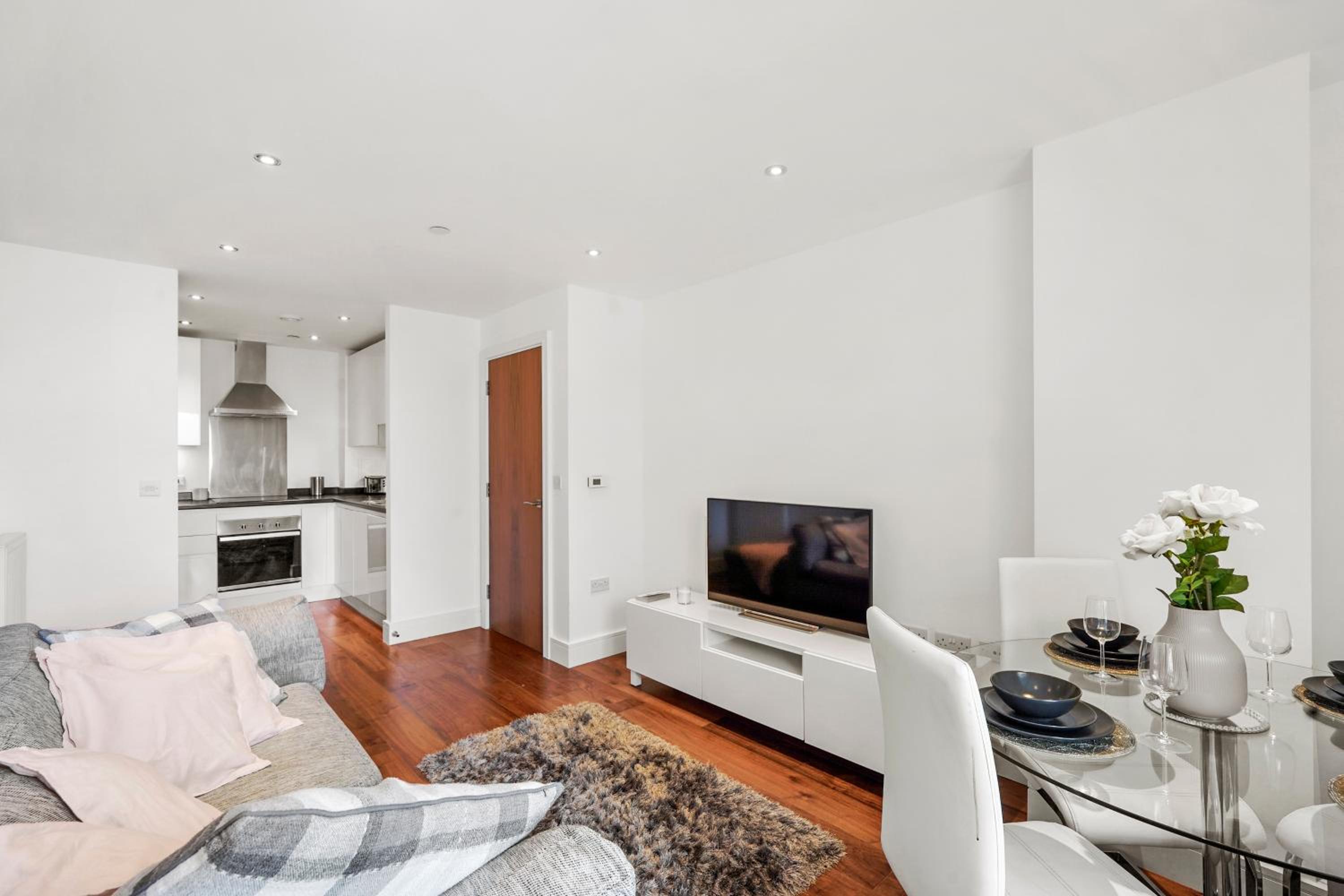 Entire Apartment in the heart of Canary Wharf!