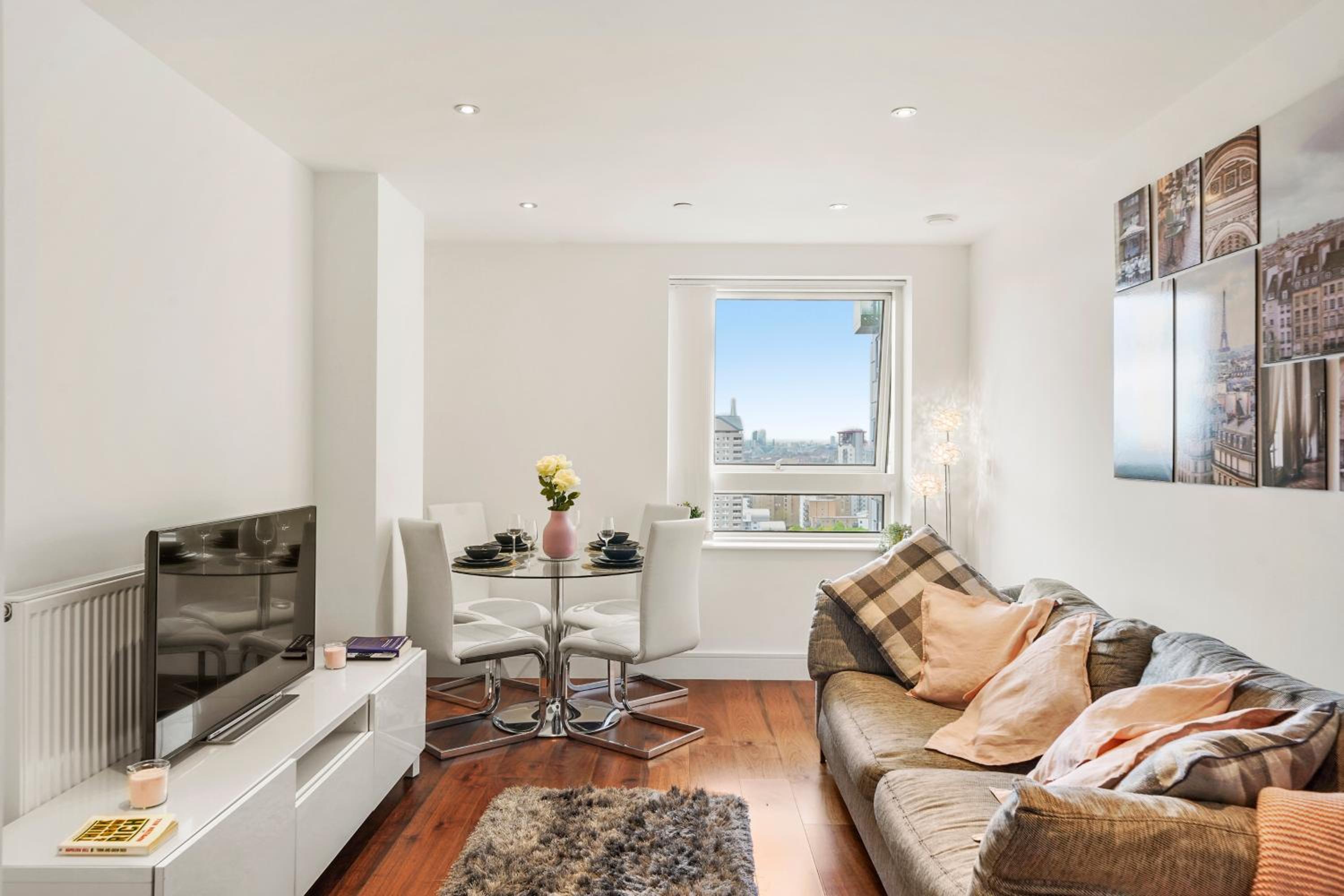Entire Apartment in the heart of Canary Wharf!