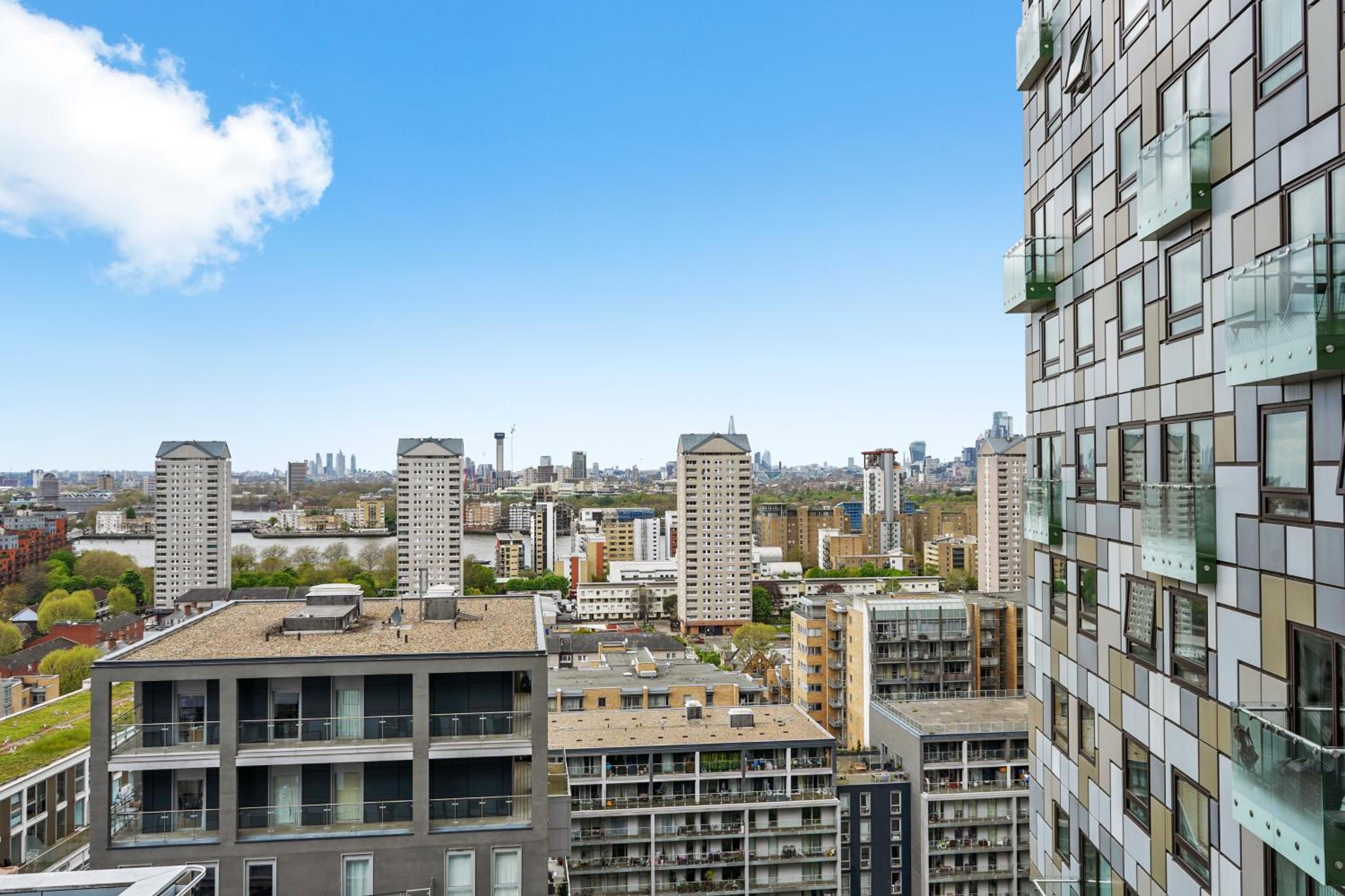 Entire Apartment in the heart of Canary Wharf!