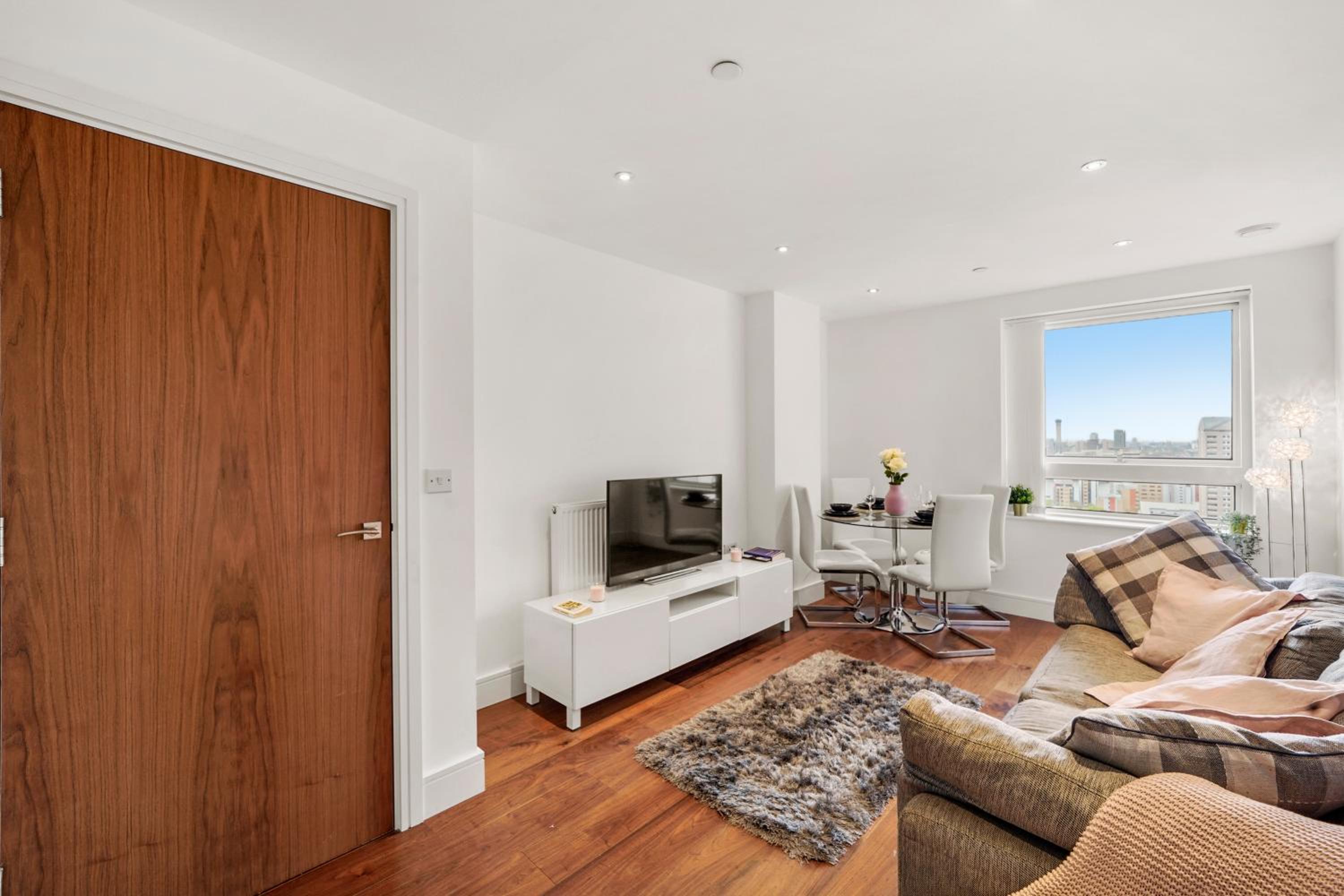 Entire Apartment in the heart of Canary Wharf!