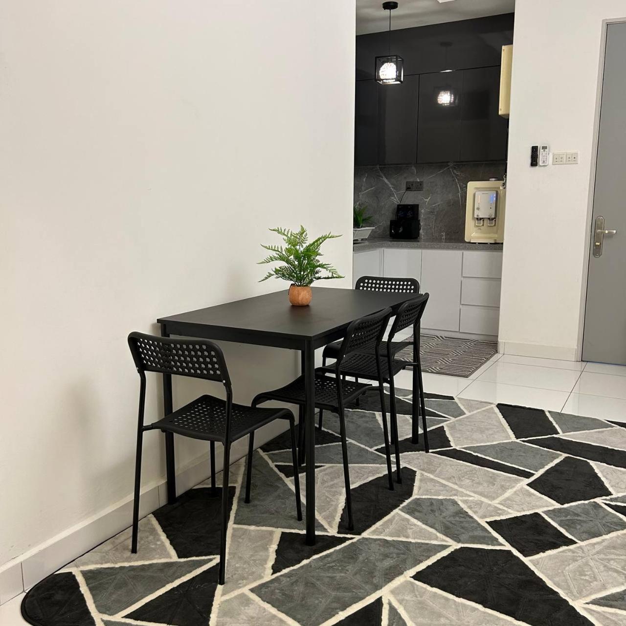Paradigm Mall 1BR-Poolview-Netflix-WiFi by JB RelaX Homestay