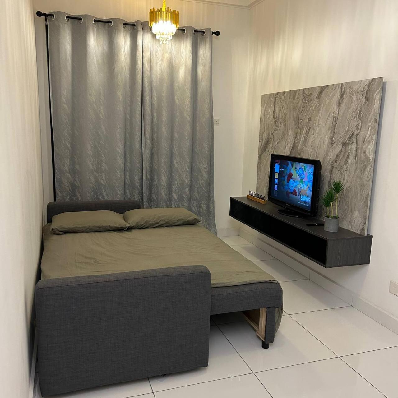 Paradigm Mall 1BR-Poolview-Netflix-WiFi by JB RelaX Homestay