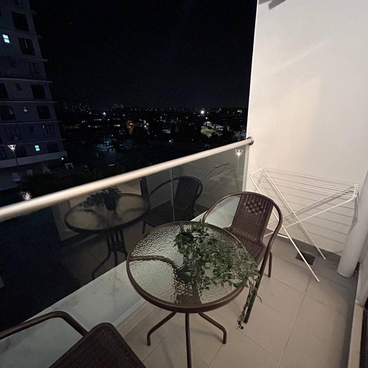 Paradigm Mall 1BR-Poolview-Netflix-WiFi by JB RelaX Homestay